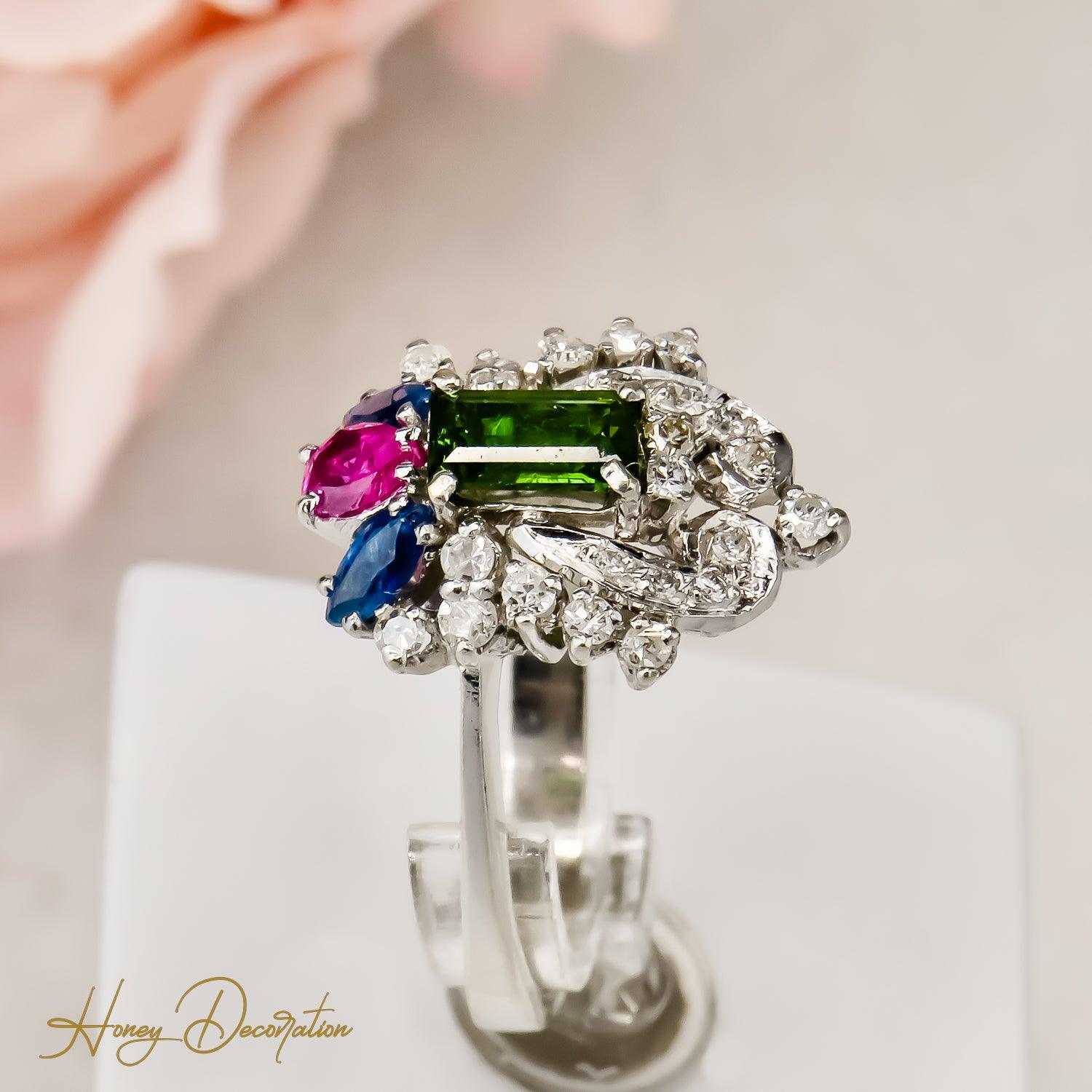 Antiker Weißgoldring mit funkelndem Steinbesatz - Honey Jewelry