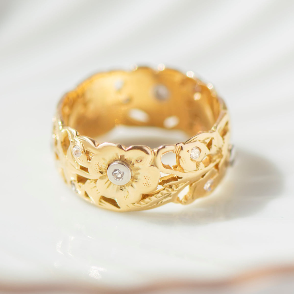 Antiker floraler Bandring
