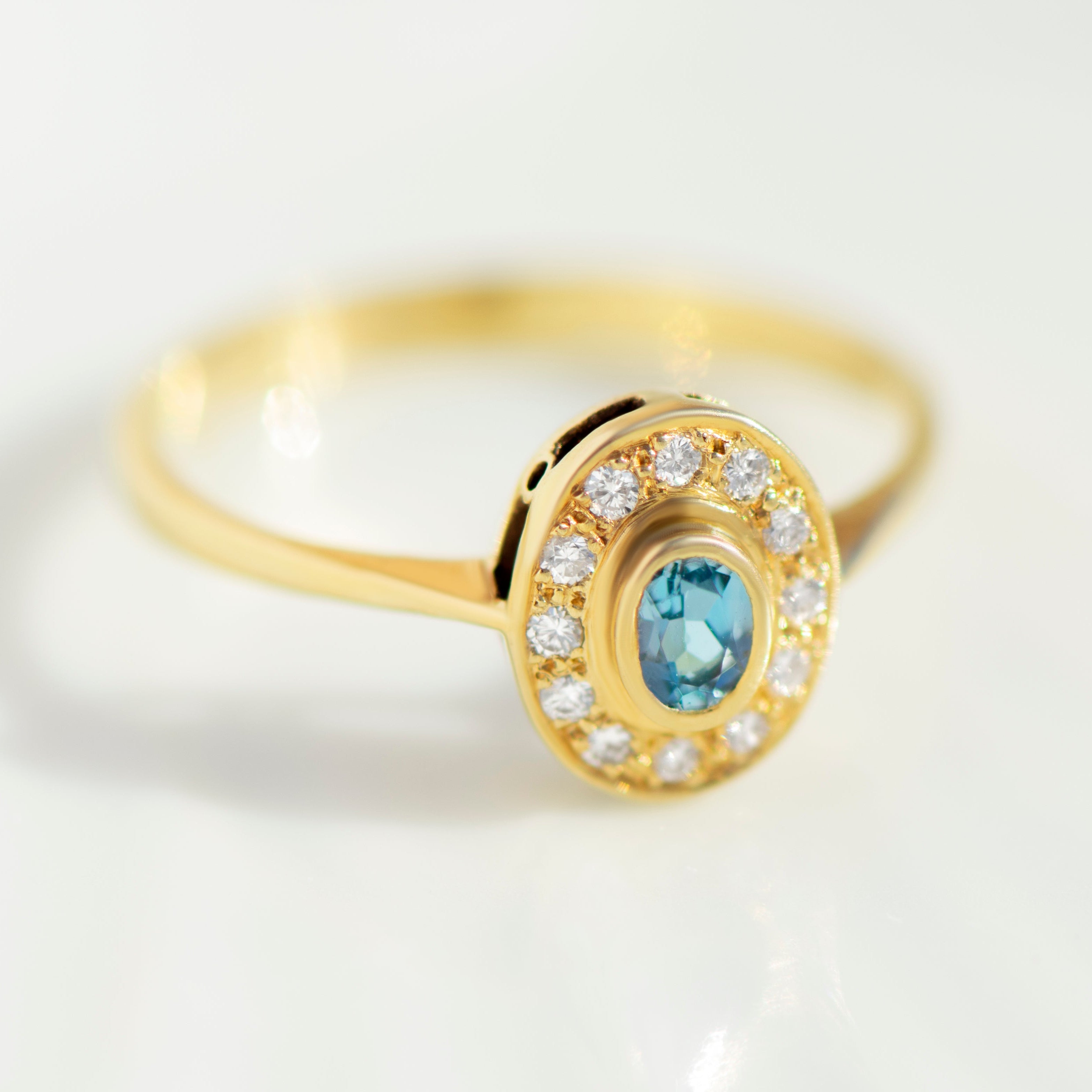 Aquamarin-Diamant-Ring aus 585er Gelbgold