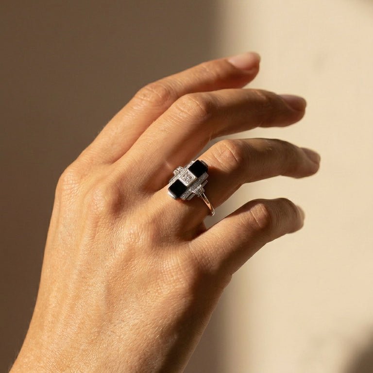 Art Déco Ring mit Onyx und Diamanten - Honey Jewelry