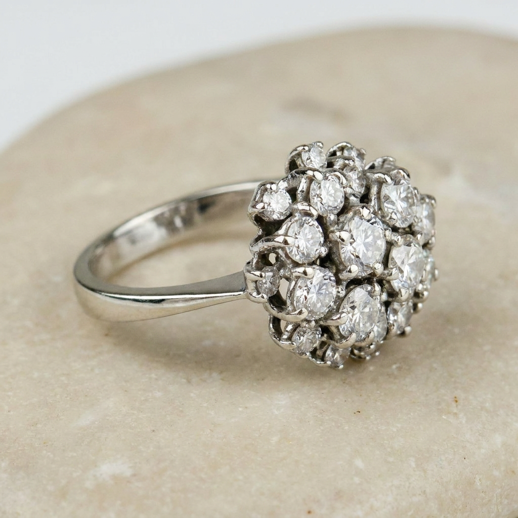 Fantastic white gold ring with brilliant