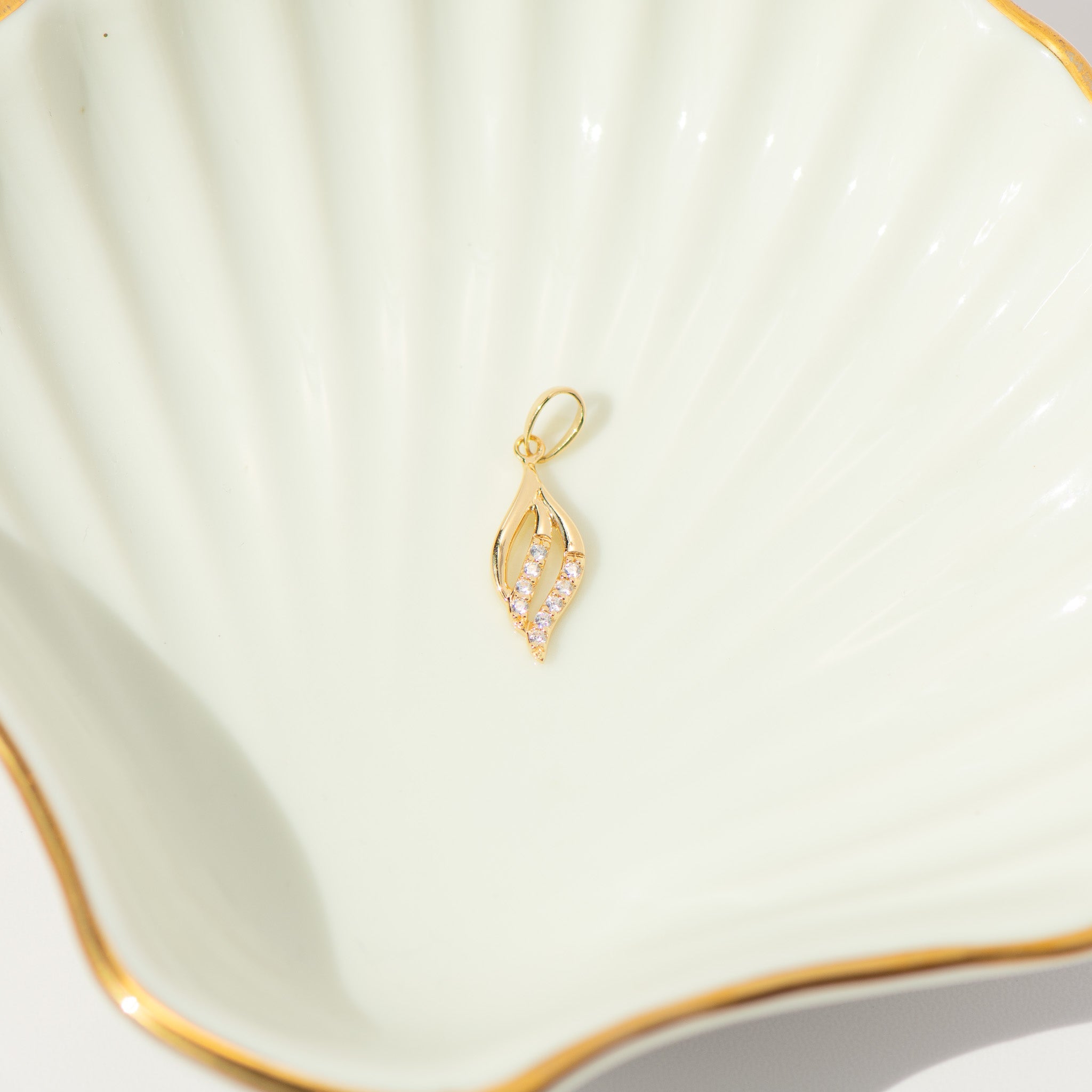 Blatt Anhänger 18K Gelbgold Zirkone - Honey Jewelry