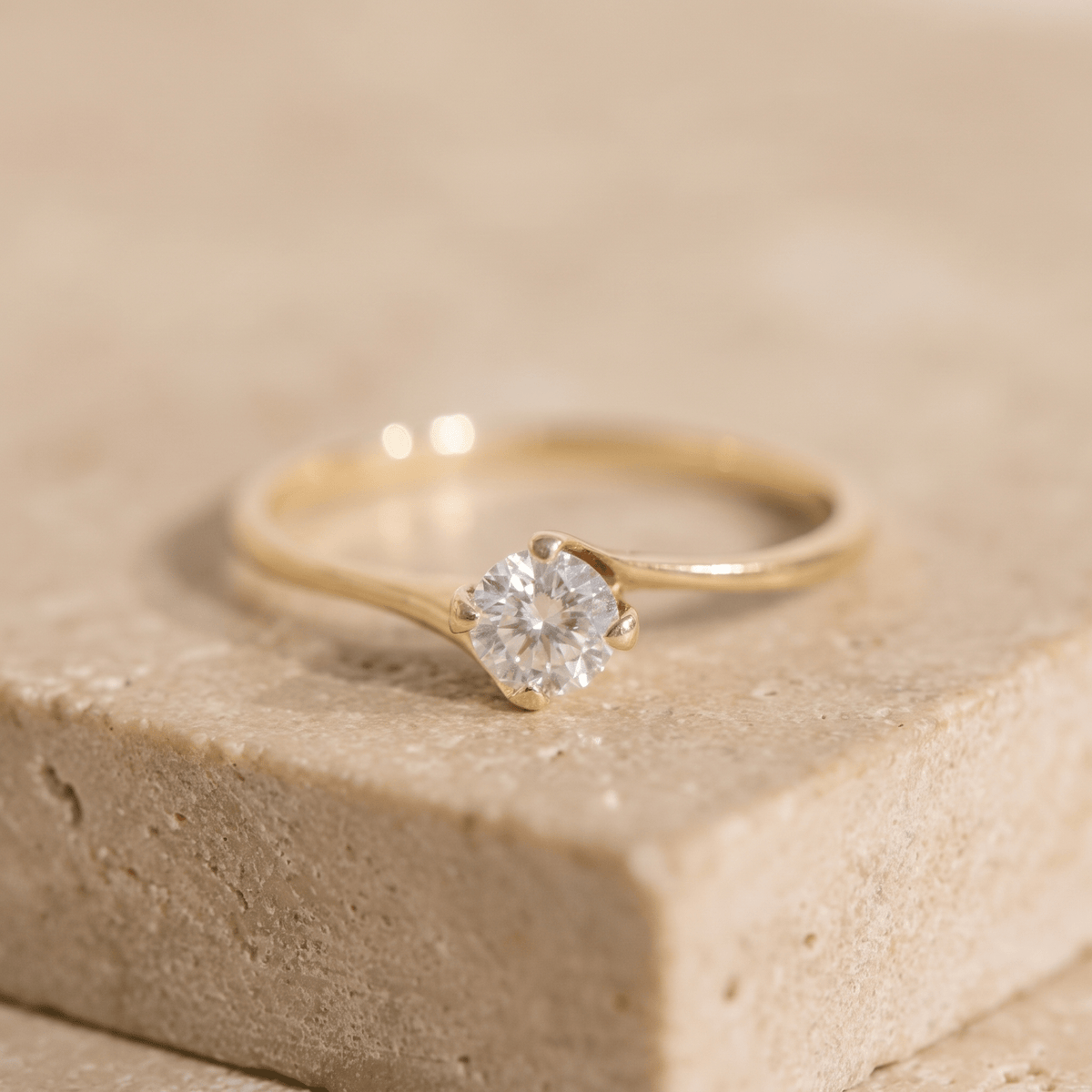 Brillantring aus 14K Gelbgold mit Diamant-Solitär - Honey Jewelry