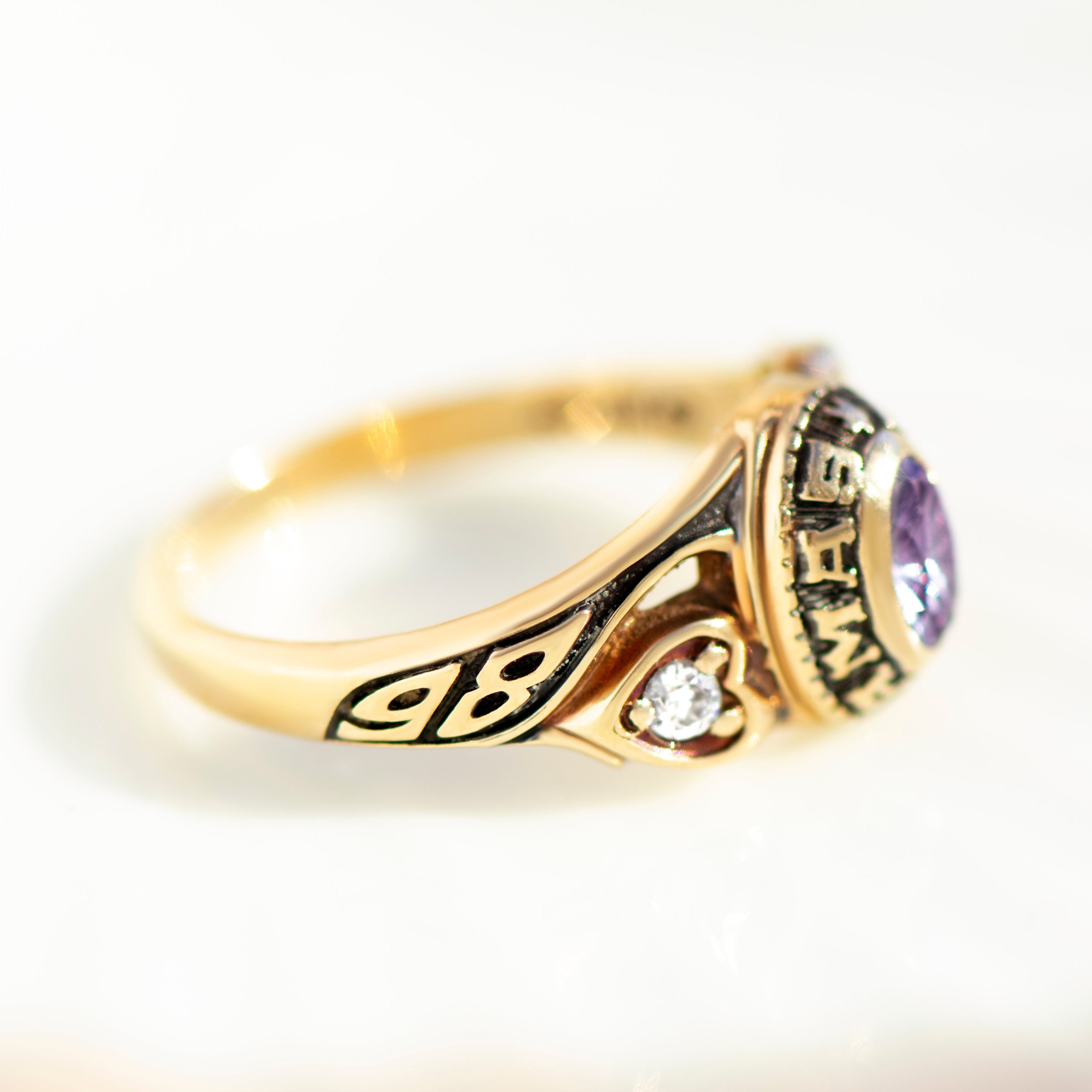 Side detail of vintage 1986 Clackamas class ring showing engraved year and polished 10k gold band