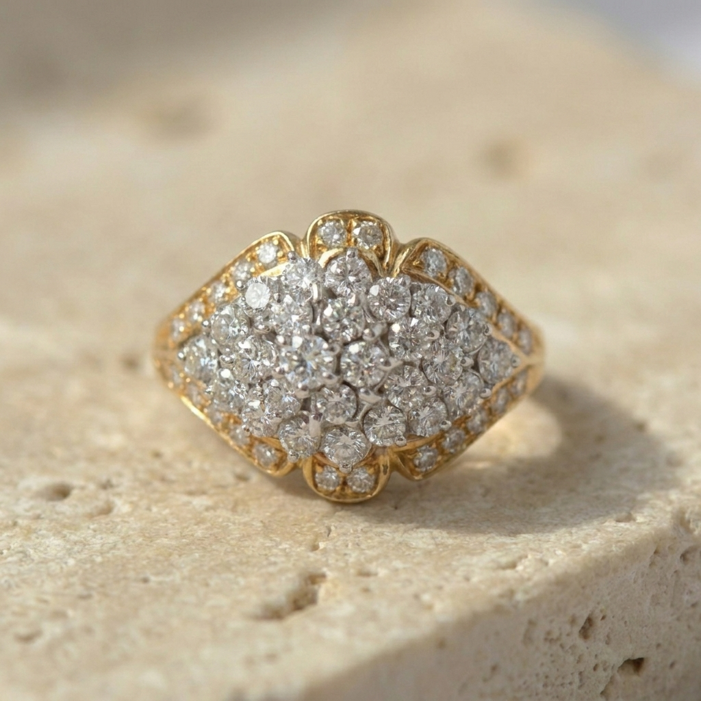 Diamant-Cocktailring mit Kuppelkopf