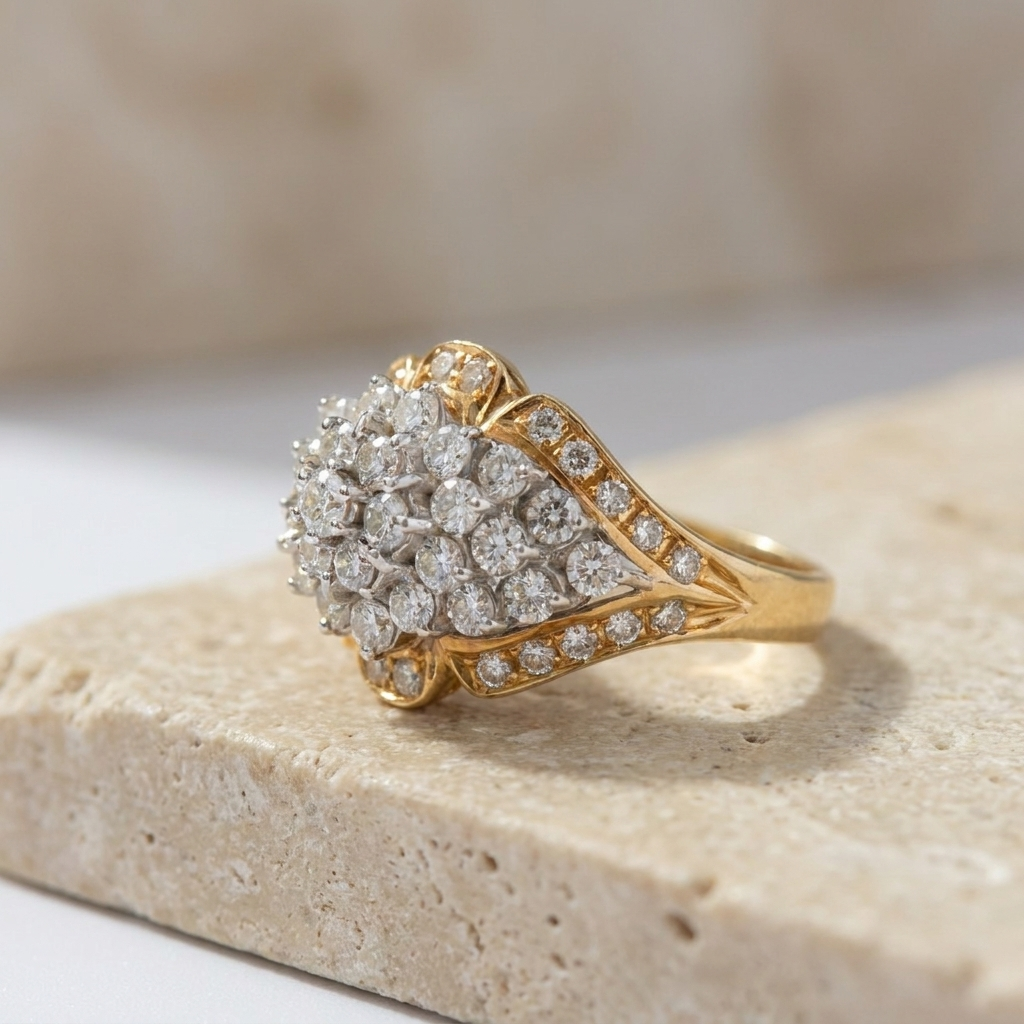 Diamant-Cocktailring mit Kuppelkopf