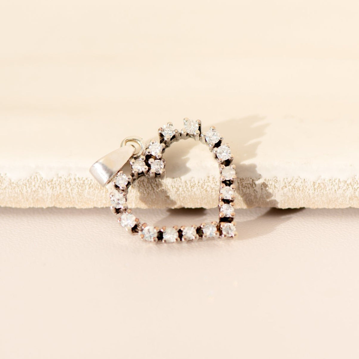 Diamant - Herzanhänger aus 585 Weißgold mit ca. 0,50 ct – klassisches Zeichen der Liebe - Honey Jewelry