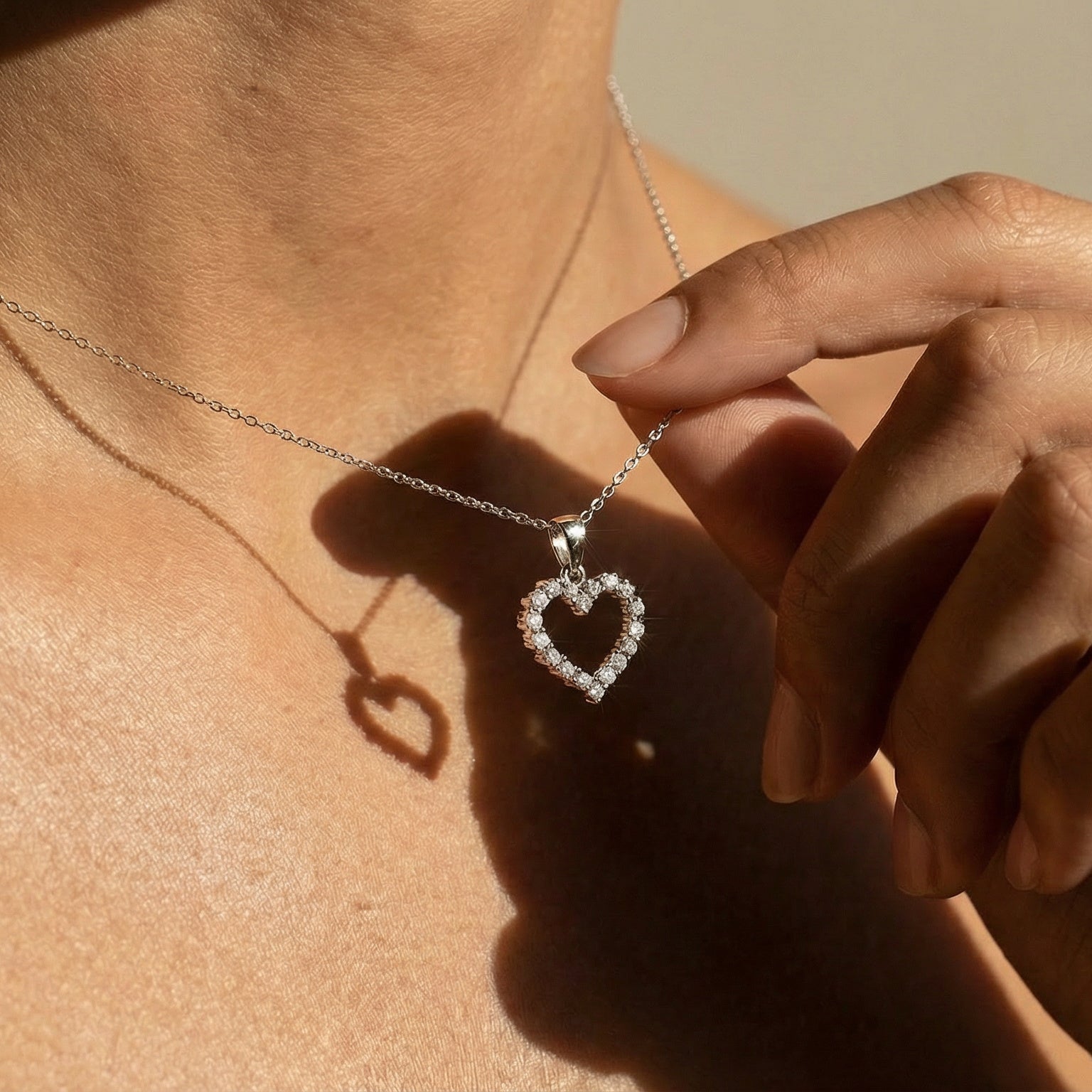 Diamant - Herzanhänger aus 585 Weißgold mit ca. 0,50 ct – klassisches Zeichen der Liebe - Honey Jewelry