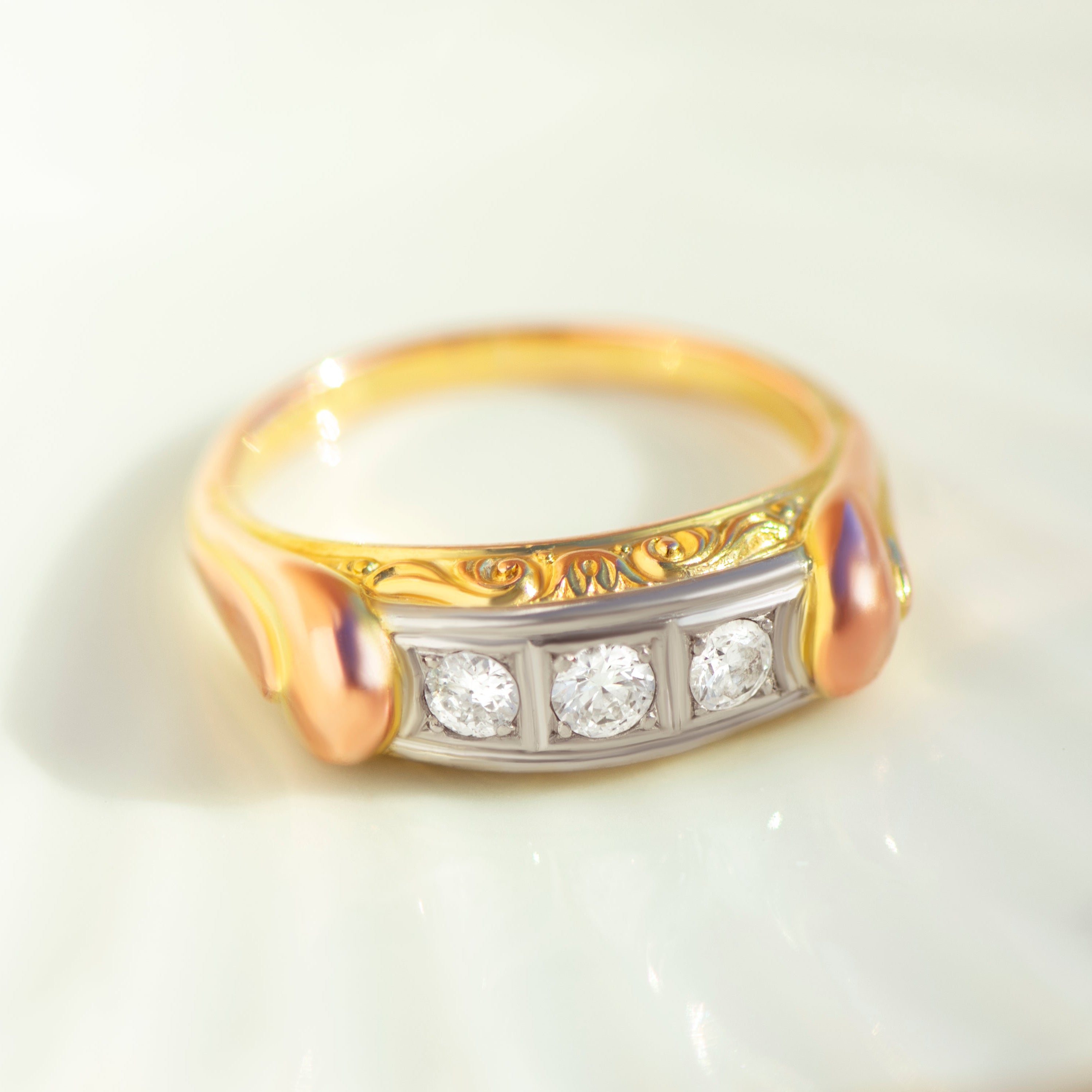 Antique tri-color gold diamond ring with three round brilliant diamonds in white gold bar and engraved yellow red gold band