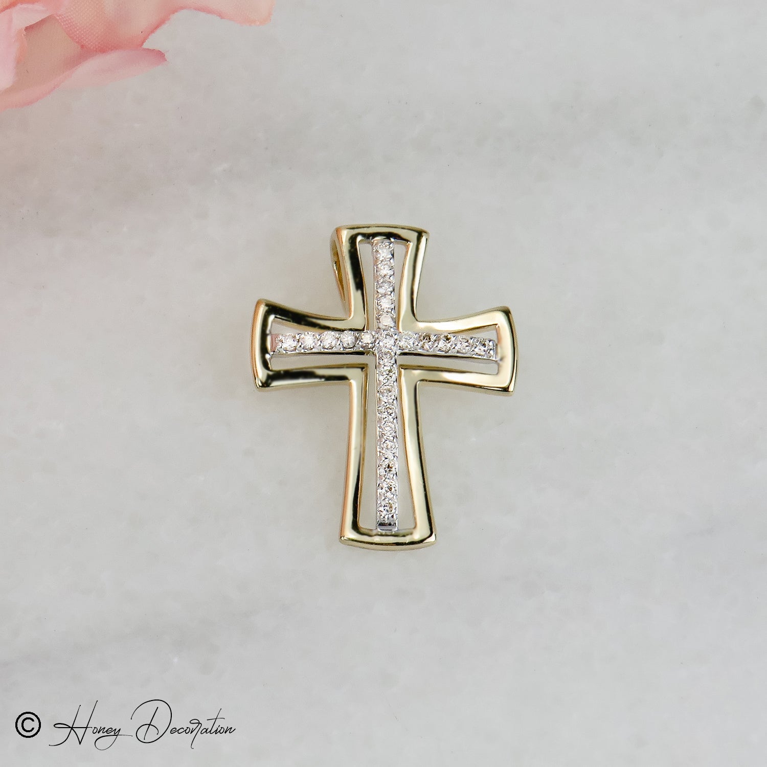 Edler Kreuz Anhänger aus 14Karat Gold mit Diamantbesatz - Honey Jewelry