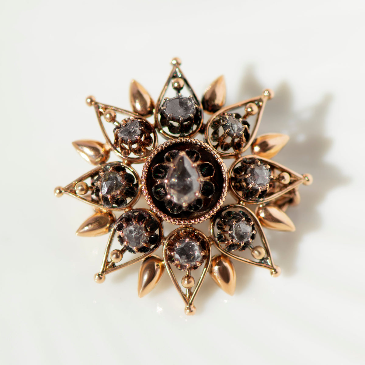 Edwardian Stern-Blütenbrosche mit Diamanten