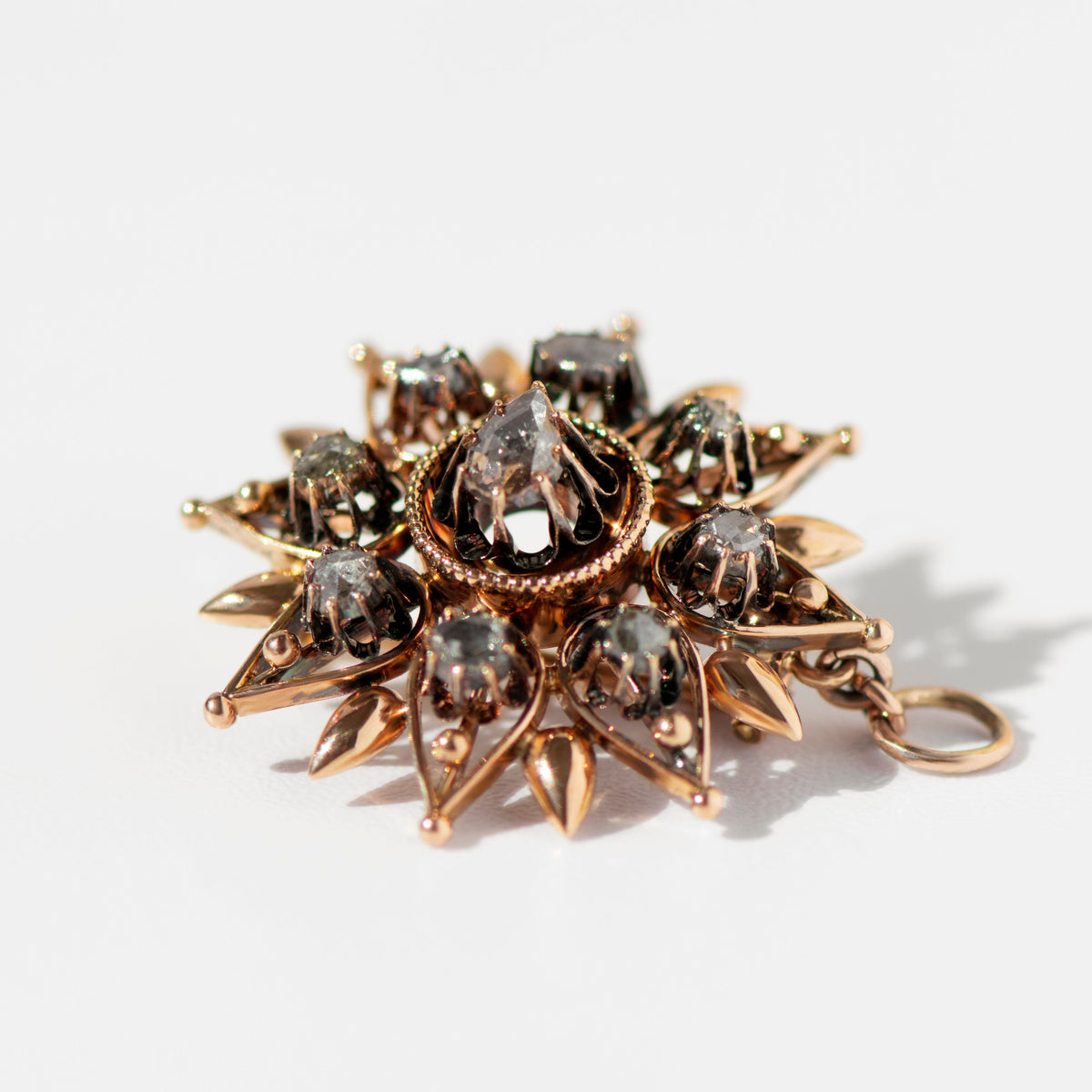 Edwardian Stern-Blütenbrosche mit Diamanten