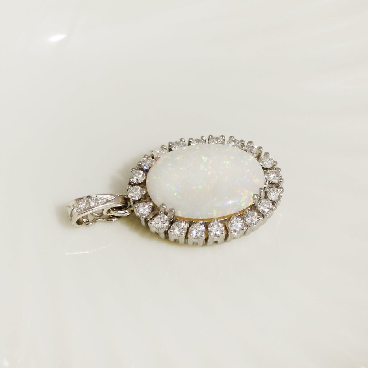 Elfenhafter Opalanhänger – Verzauberte Eleganz - Honey Jewelry