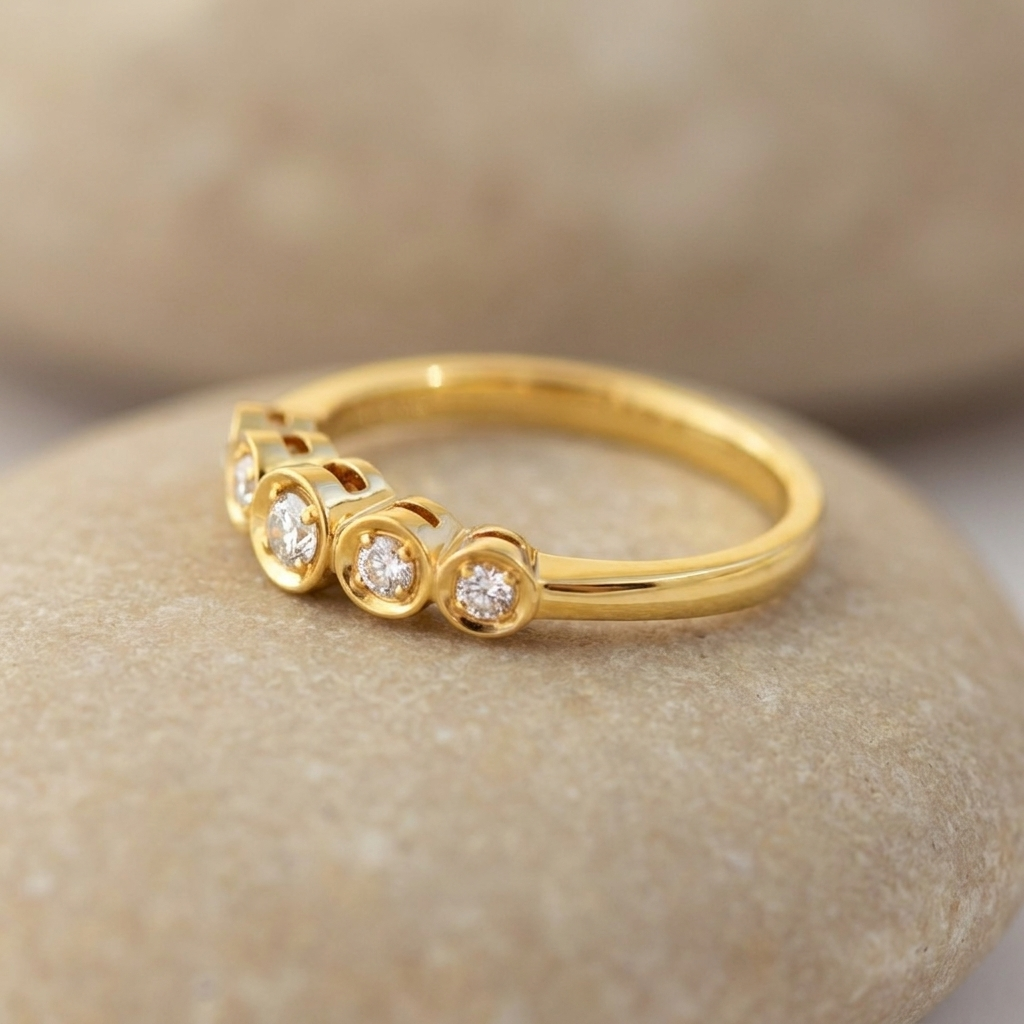 Fünfstein-Diamantring aus 750er Gelbgold