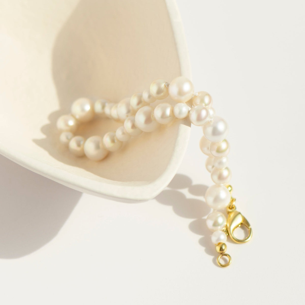 Fußkettchen aus Süß - & Salzwasserperlen – cremeweiß, variierende Größen, neu geknüpft - Honey Jewelry