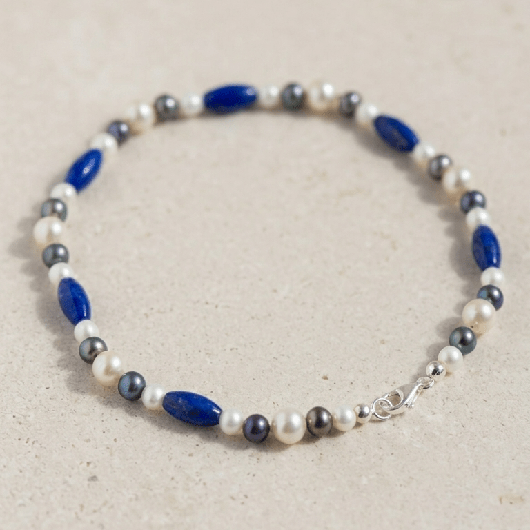 Fußkettchen aus Süßwasserperlen & Lapis – blau - weiß, mit Vintage - Perlen neu geknüpft - Honey Jewelry