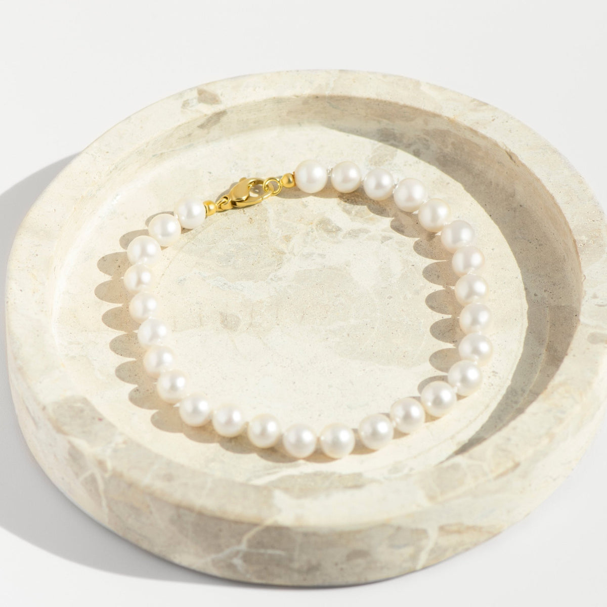 Fußkettchen aus Süßwasserperlen – klassisch weiß, 8 mm, neu geknüpft - Honey Jewelry