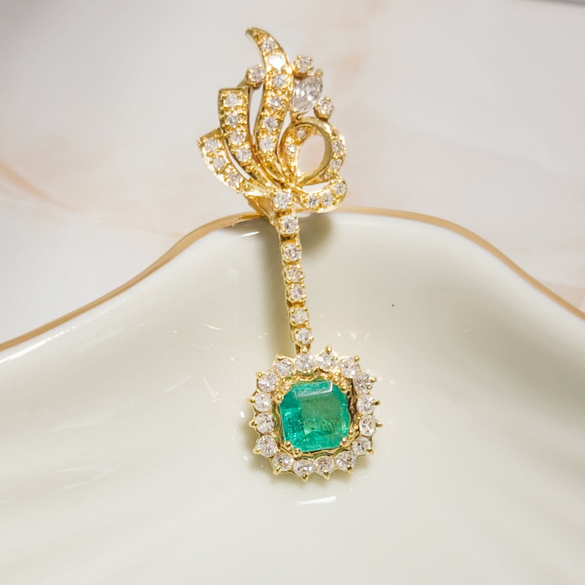 Goldohrringe mit Smaragden und Diamanten – Doppelt Funkelnd - Honey Jewelry