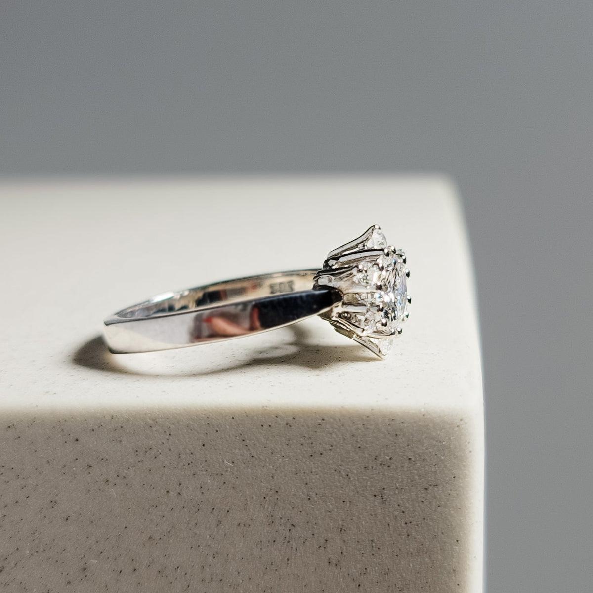 Goldring mit Solitär Brillant – Unvergängliche Eleganz - Honey Jewelry
