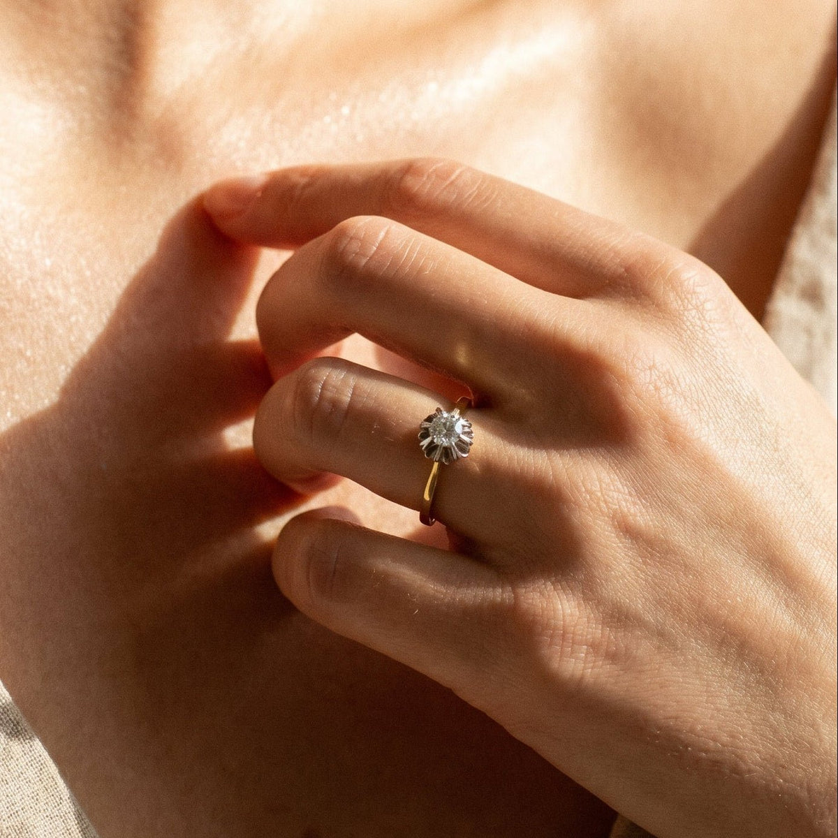 Hoher Solitärring aus Gelbgold mit 0,50 ct Diamant - Honey Jewelry
