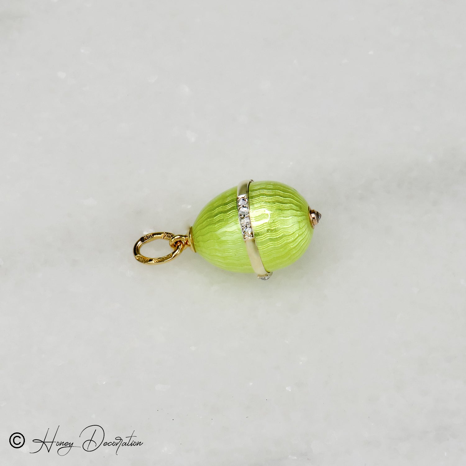 Enamelled vintage egg trailer from 14k gold