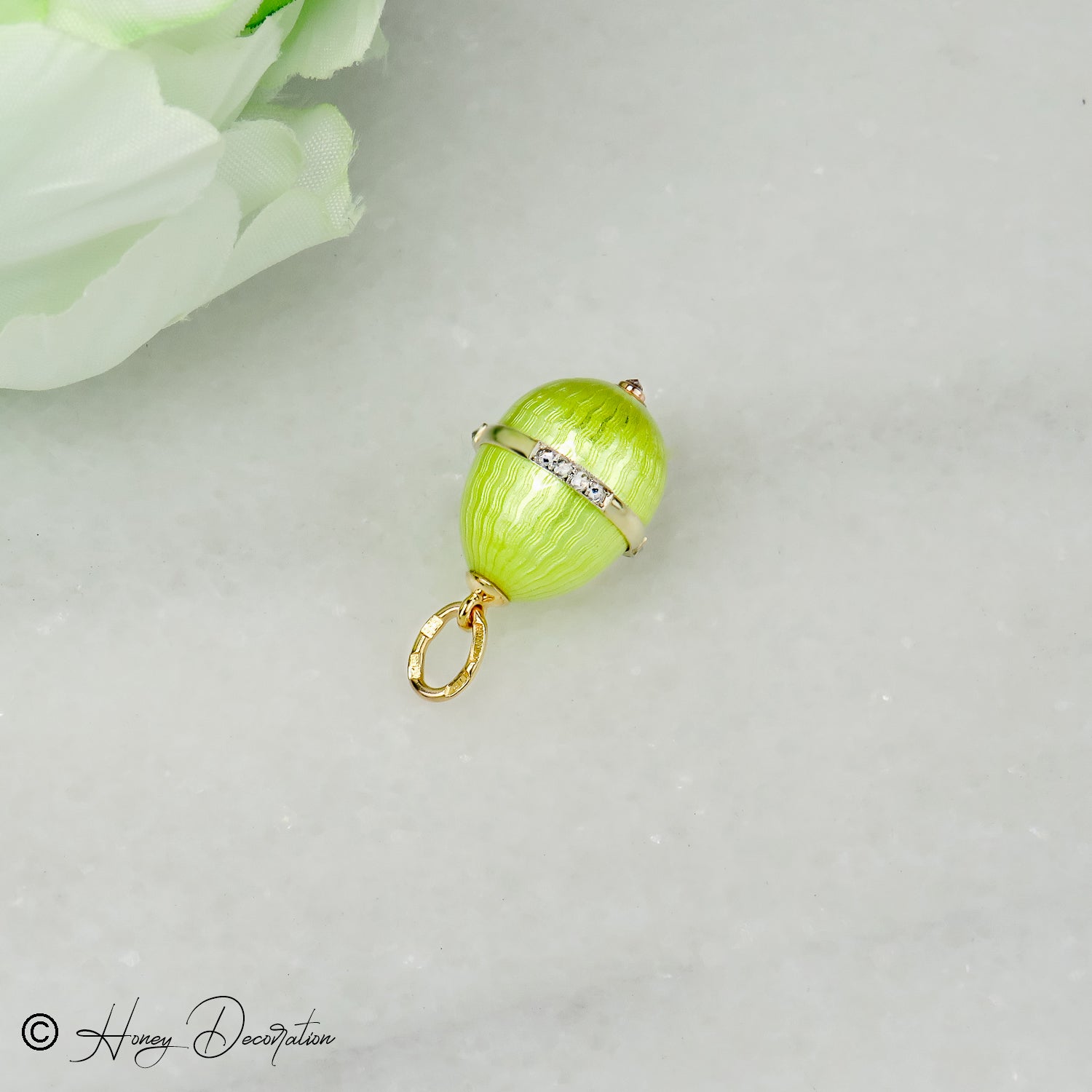 Enamelled vintage egg trailer from 14k gold