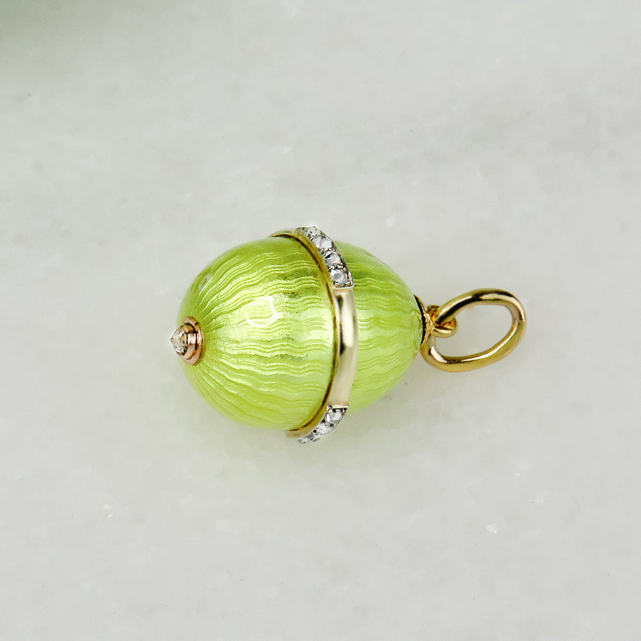 Enamelled vintage egg trailer from 14k gold