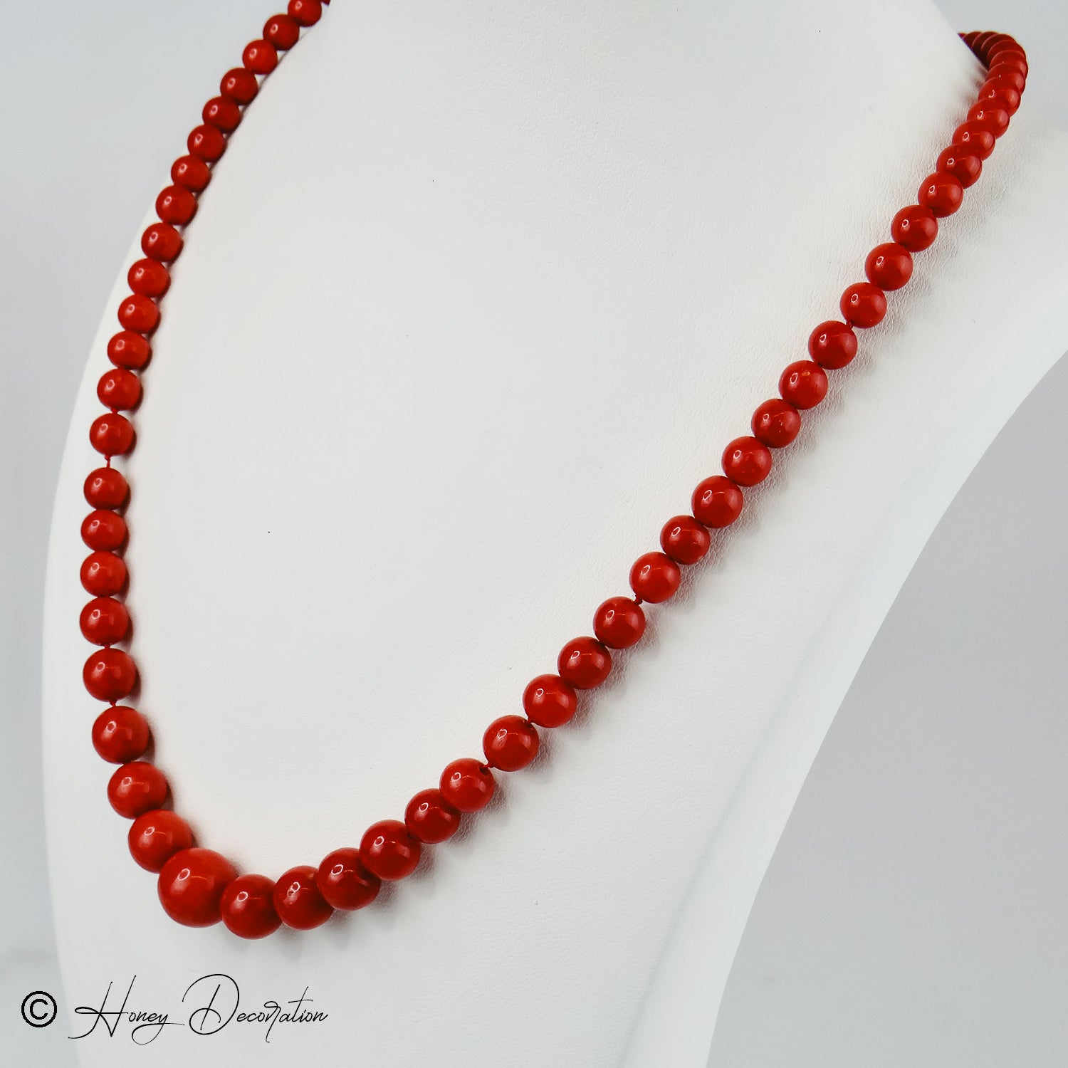 Coral chain with luxurious 18 karat gold closure