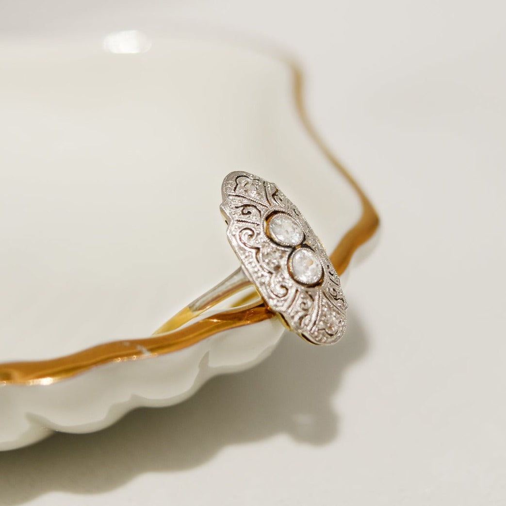585 gold ring with diamonds - classic and luxurious
