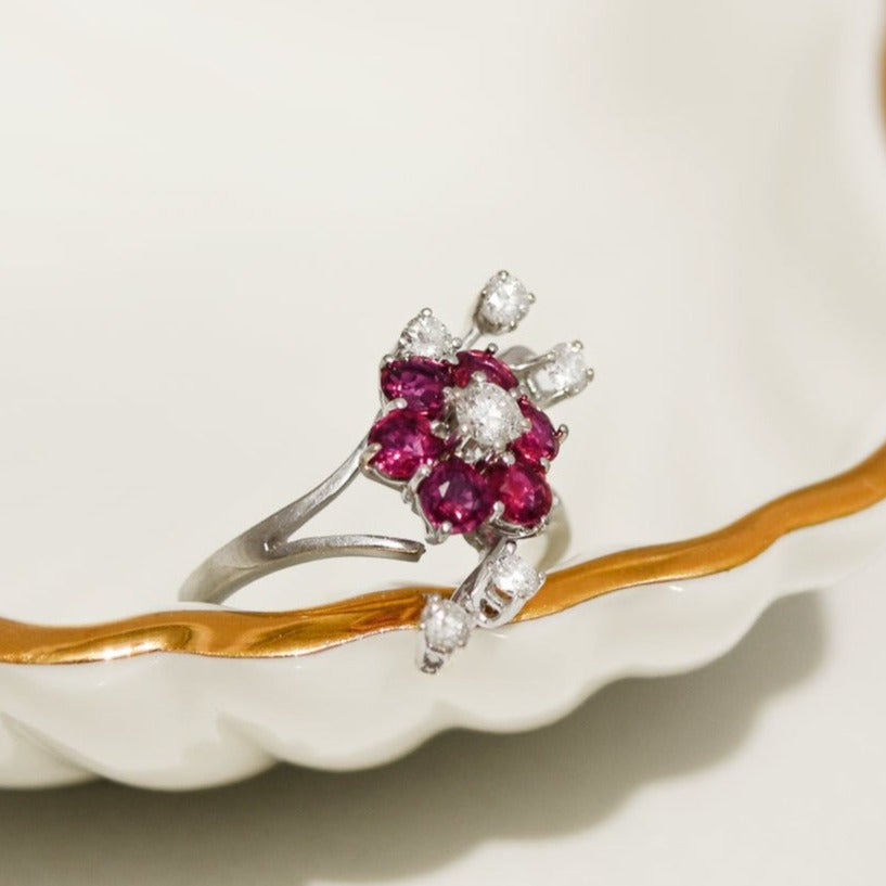 750 gold ring with diamonds and rubies - opulent beauty