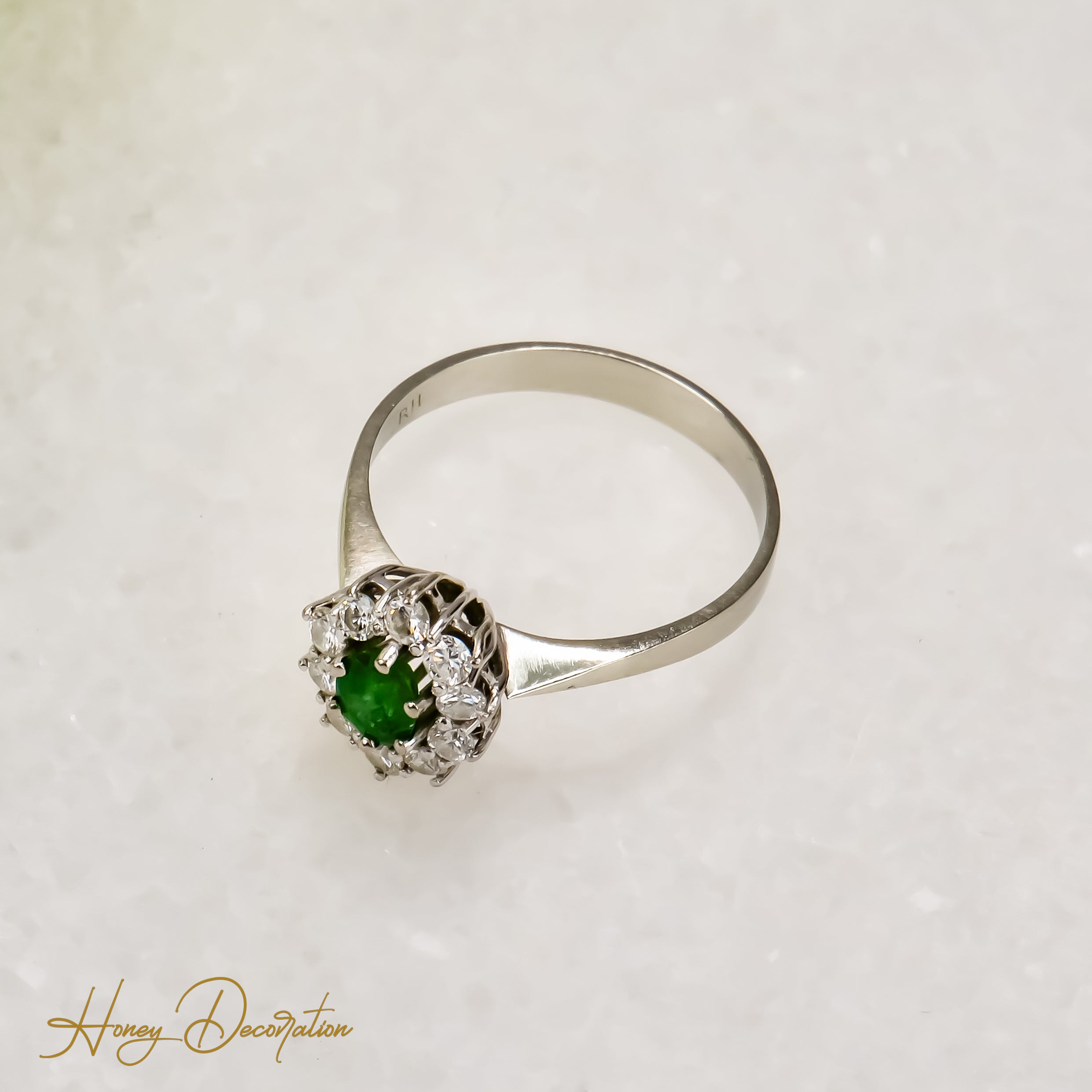 Entourage-Ring mit Smaragd & Brillanten aus 18 Karat Gold