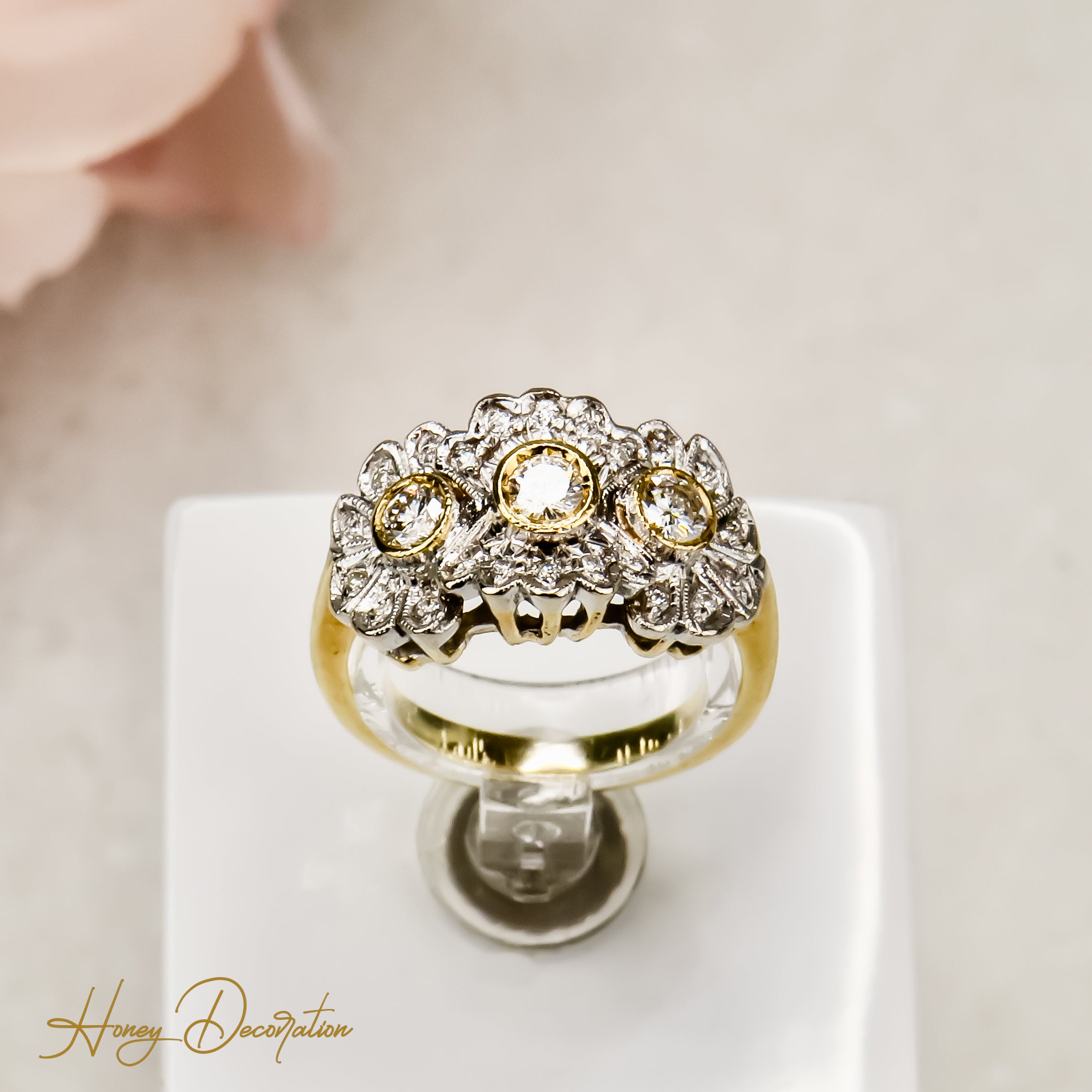 Zauberhafter Art Déco Ring mit Brillanten