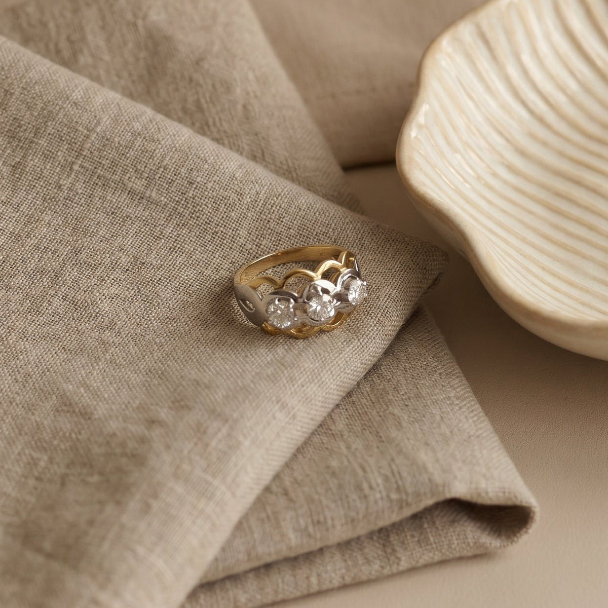 Imposanter Diamantring aus Gelb - und Weißgold - Honey Jewelry