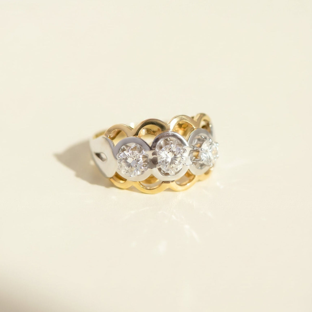 Imposanter Diamantring aus Gelb - und Weißgold - Honey Jewelry
