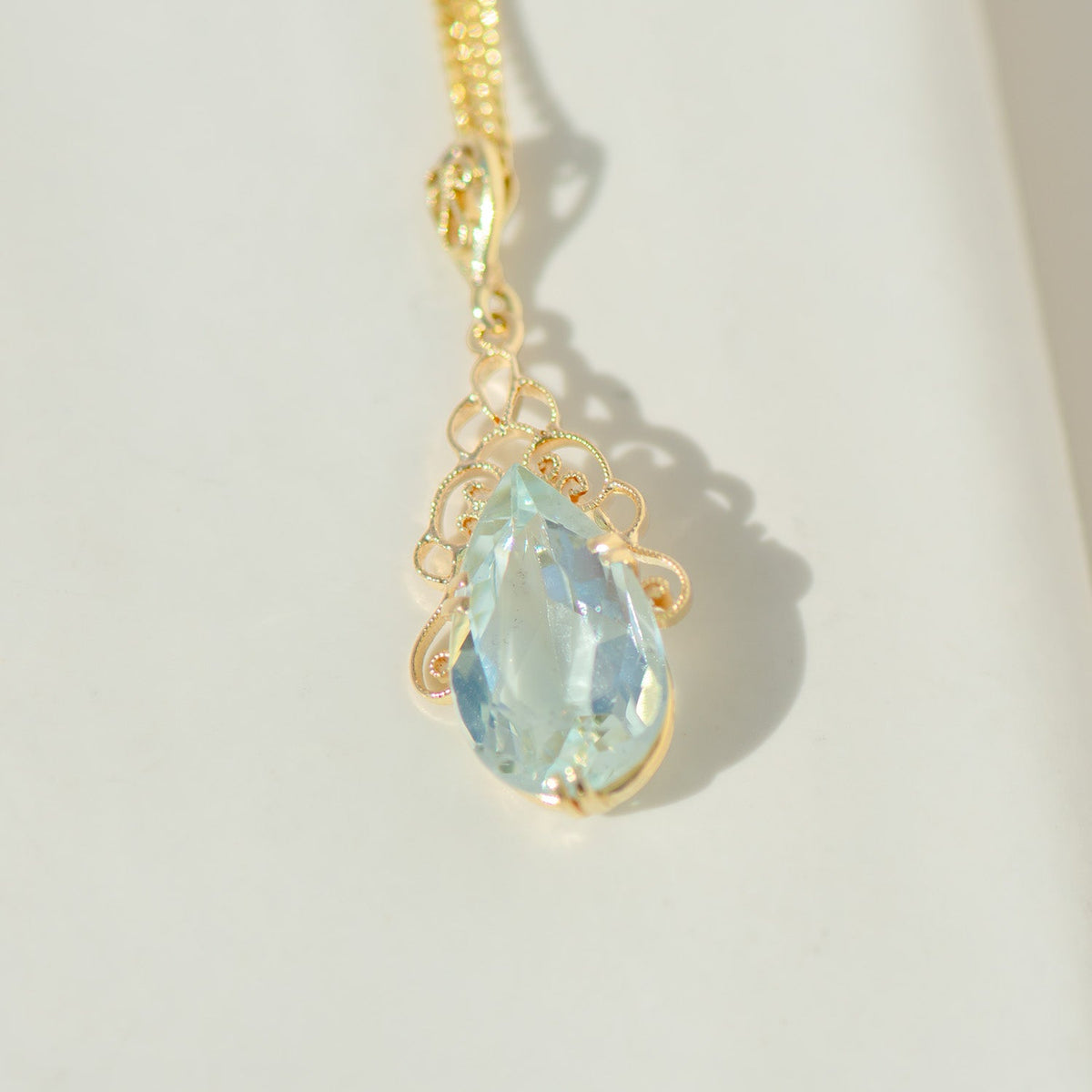 Jugendstil/Art - Déco Kette mit Aquamarin aus Gelbgold – filigraner Vintage Anhänger um 1920 - Honey Jewelry