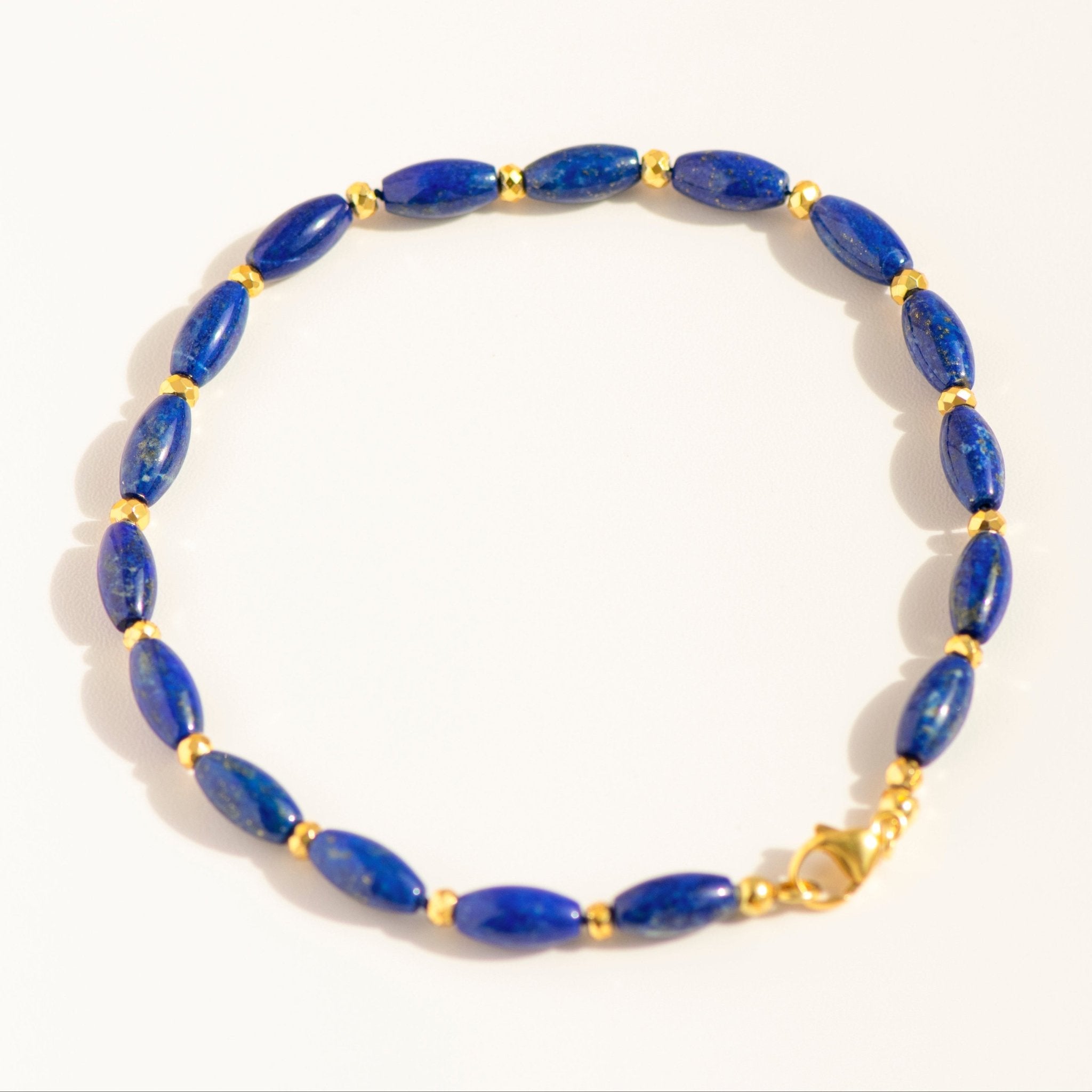 Lapis Fußkettchen mit Pyrit – blau - gold, facettierte Elemente, neu geknüpft - Honey Jewelry