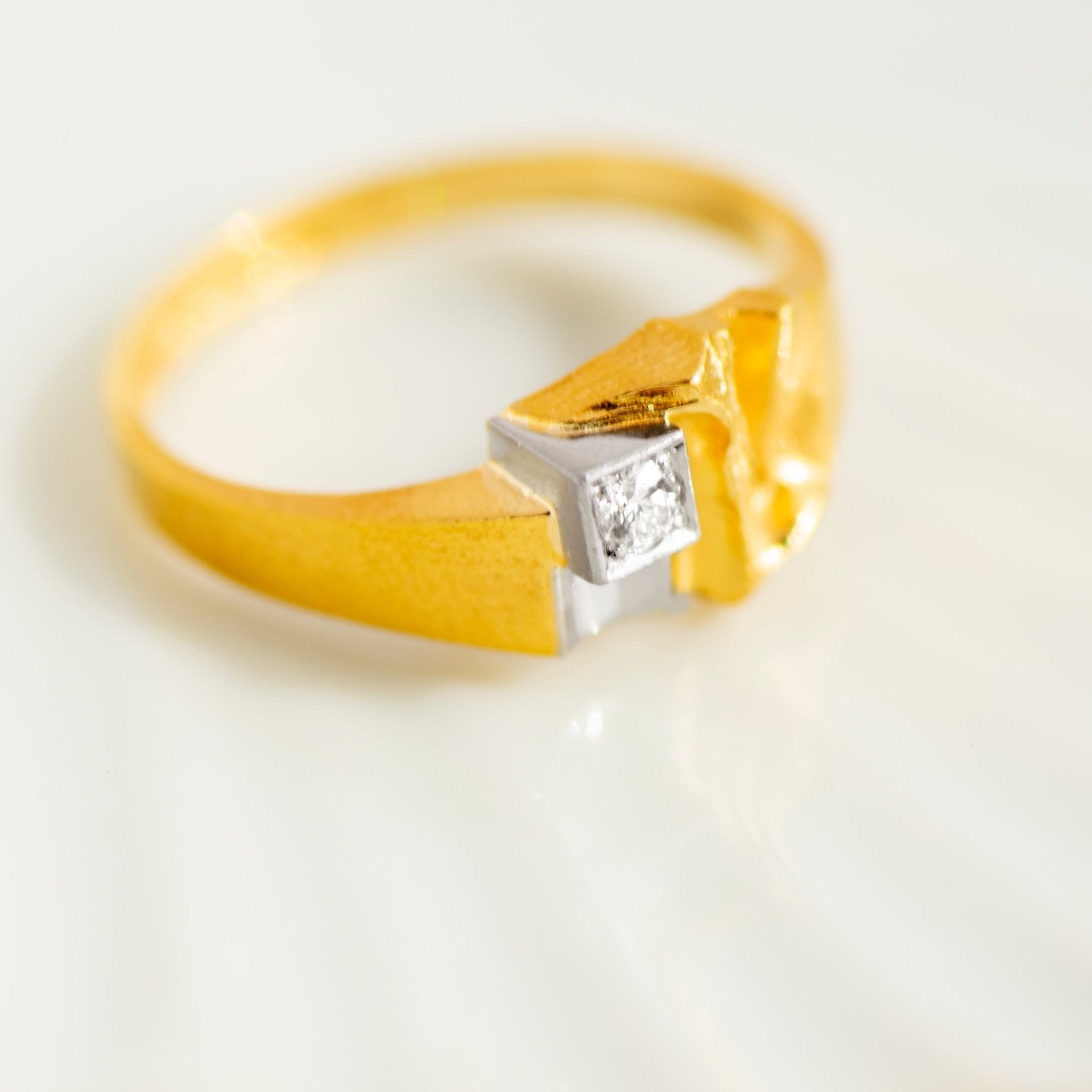 Lapponia Ring "Amalthea" aus 750 Gelbgold mit Diamant - Honey Jewelry