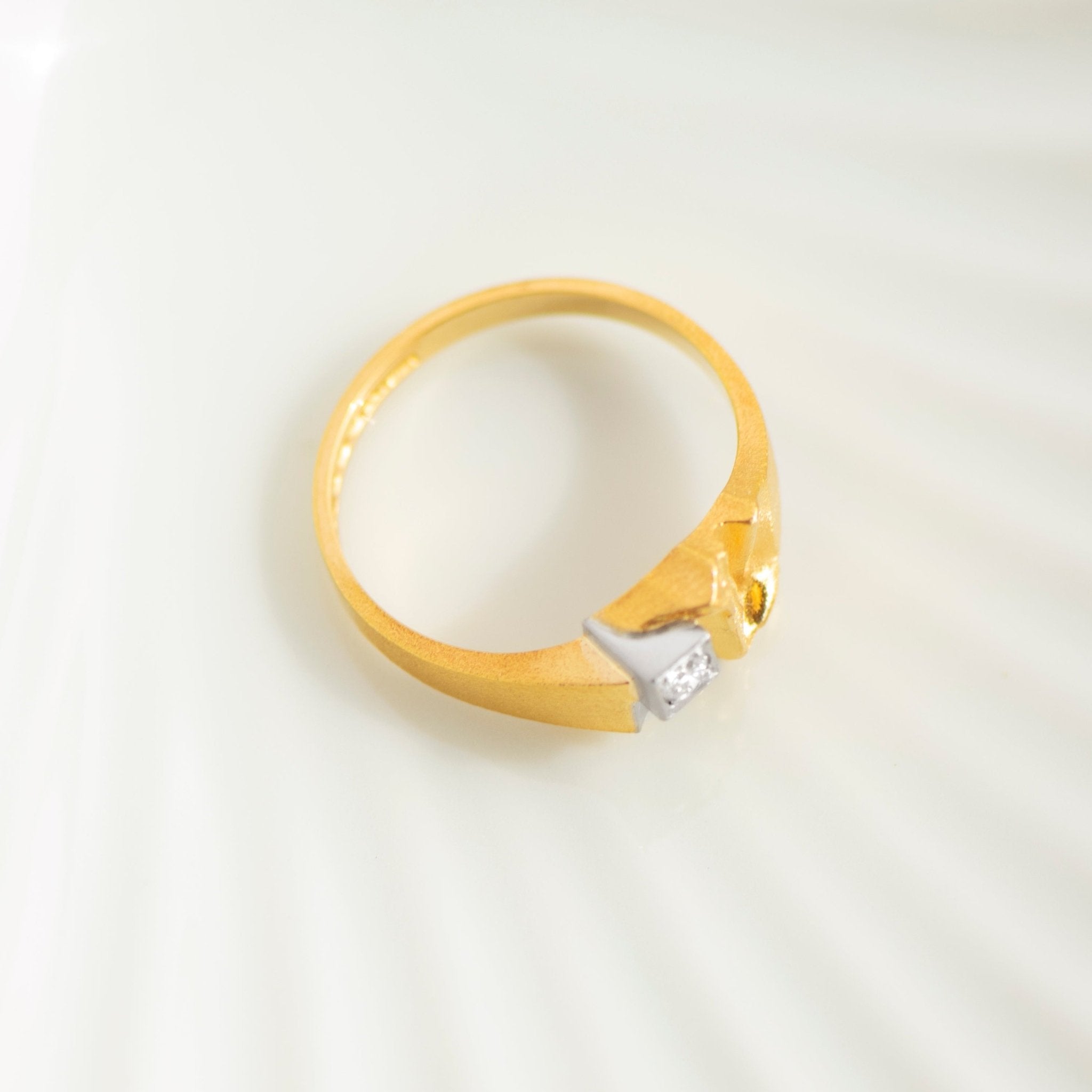 Lapponia Ring "Amalthea" aus 750 Gelbgold mit Diamant - Honey Jewelry