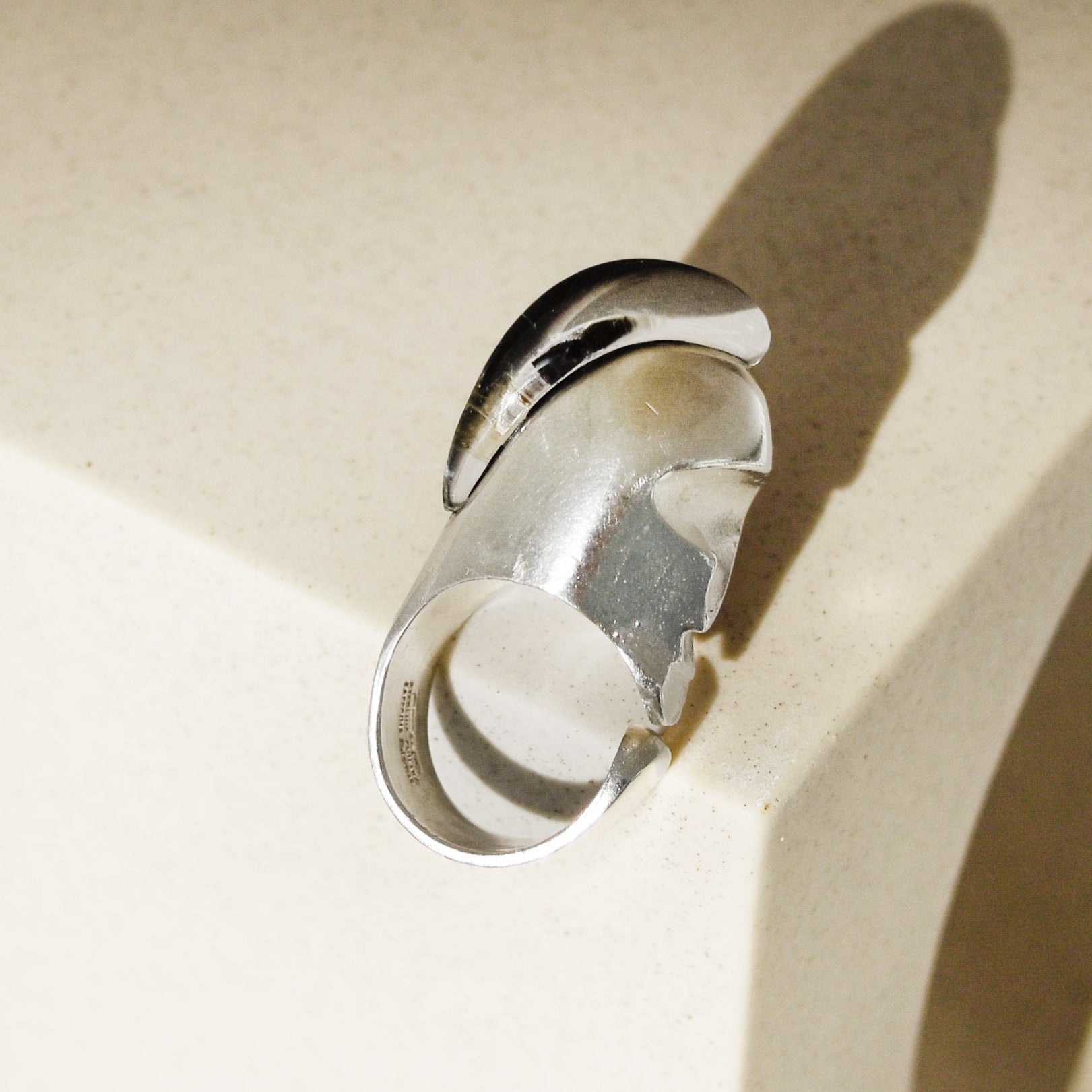Lapponia Silberring mit Acryl – Modernistisch und auffällig - Honey Jewelry