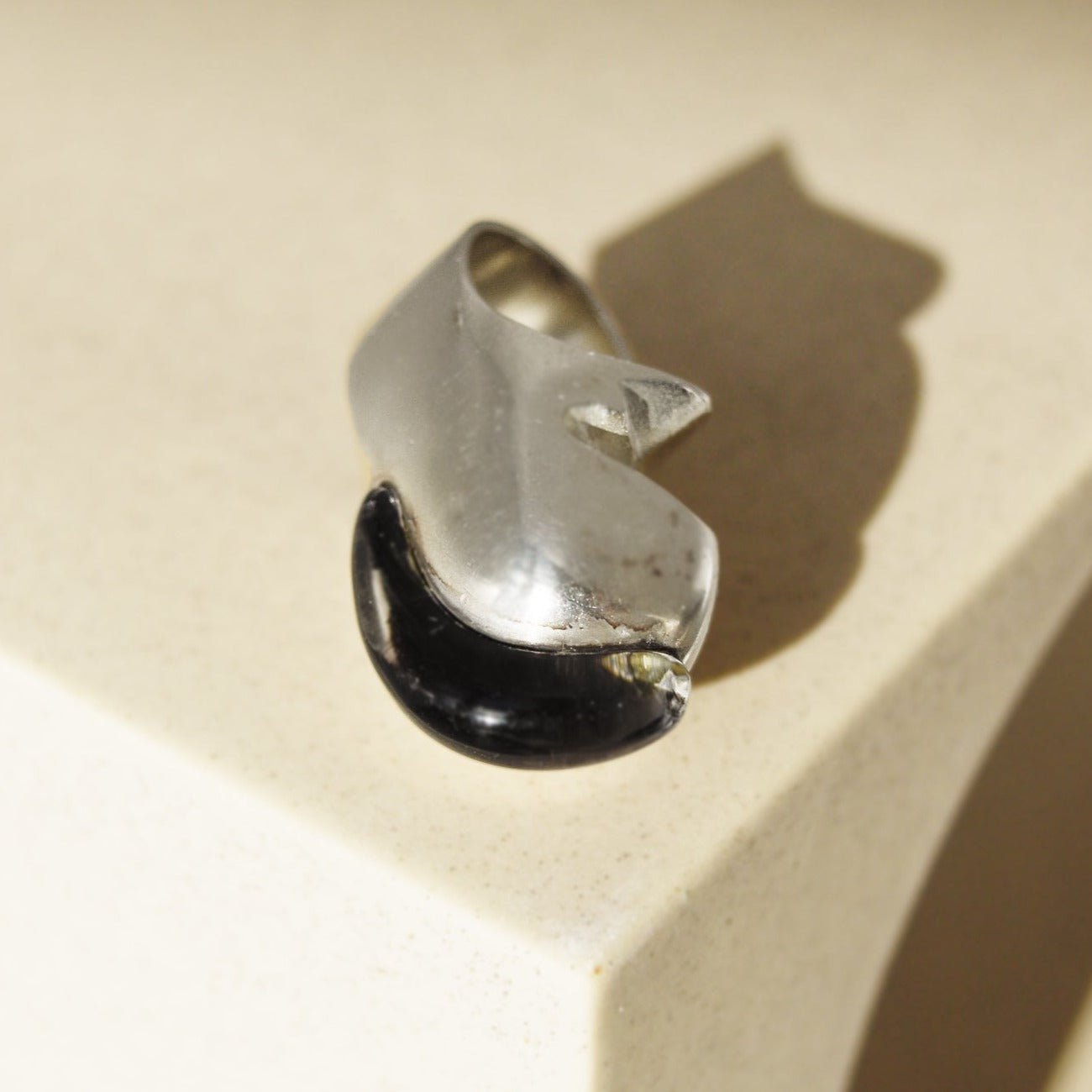 Lapponia Silberring mit Acryl – Modernistisch und auffällig - Honey Jewelry