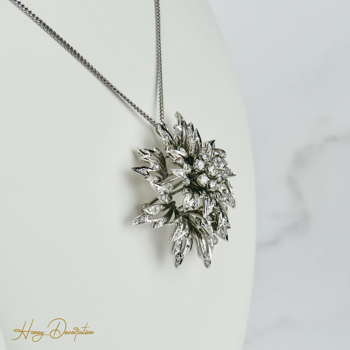 Luxuriöse Brosche/Anhänger aus Weißgold mit Brillanten - Honey Decoration