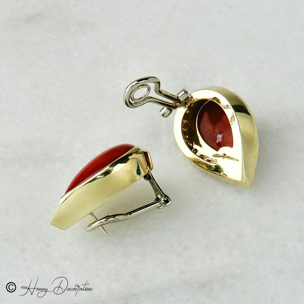 Luxuriöse Ohrringe aus Gelbgold mit Koralle und Brillanten - Honey Jewelry