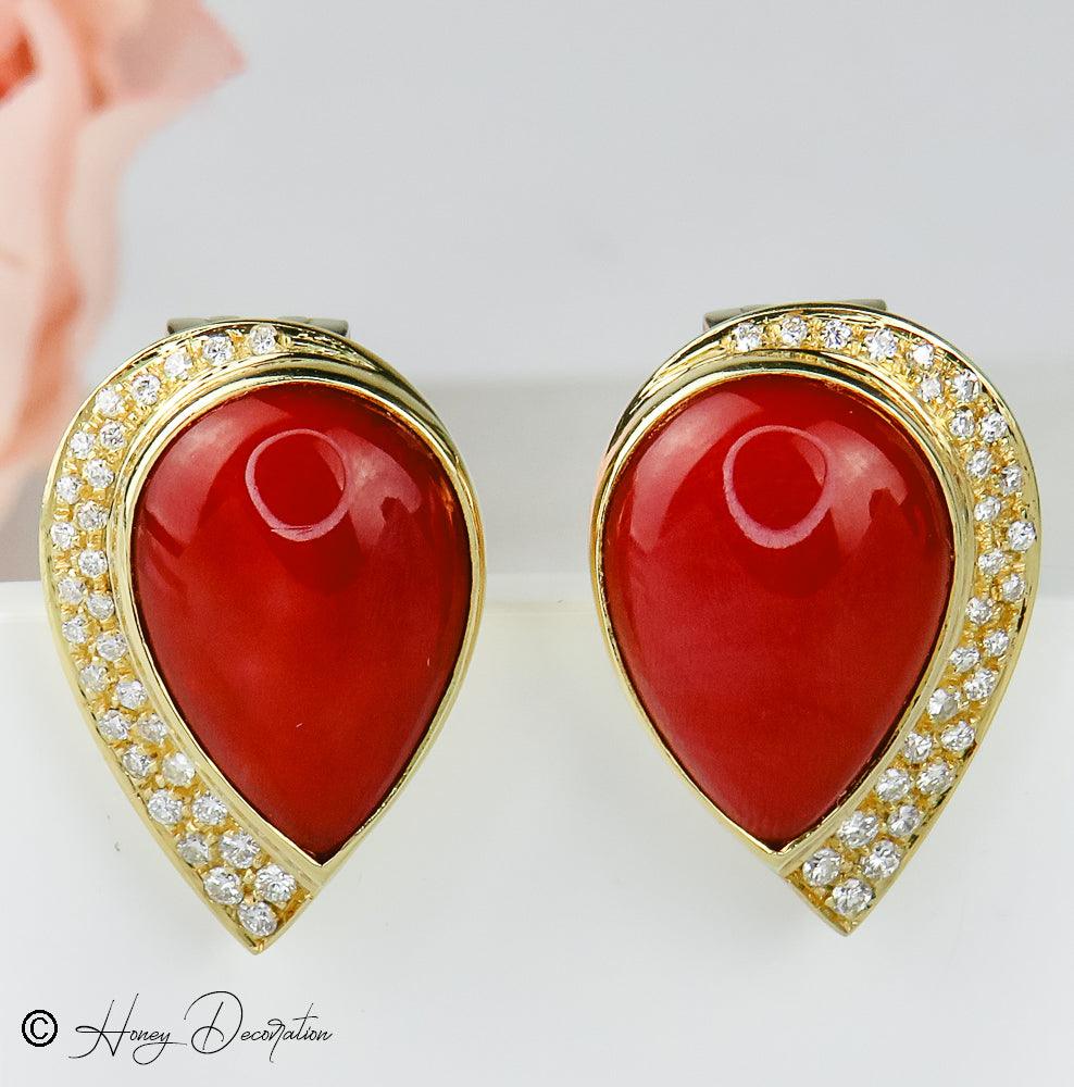 Luxuriöse Ohrringe aus Gelbgold mit Koralle und Brillanten - Honey Jewelry