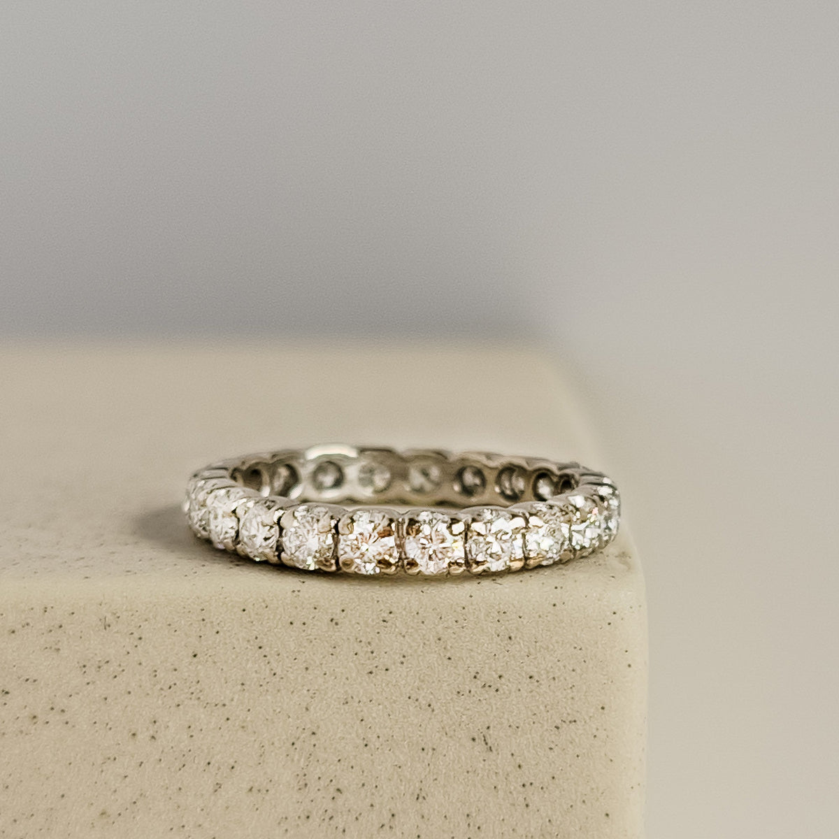 Memoire - Ring in 750er Weißgold, zeitlose Schönheit - Honey Jewelry