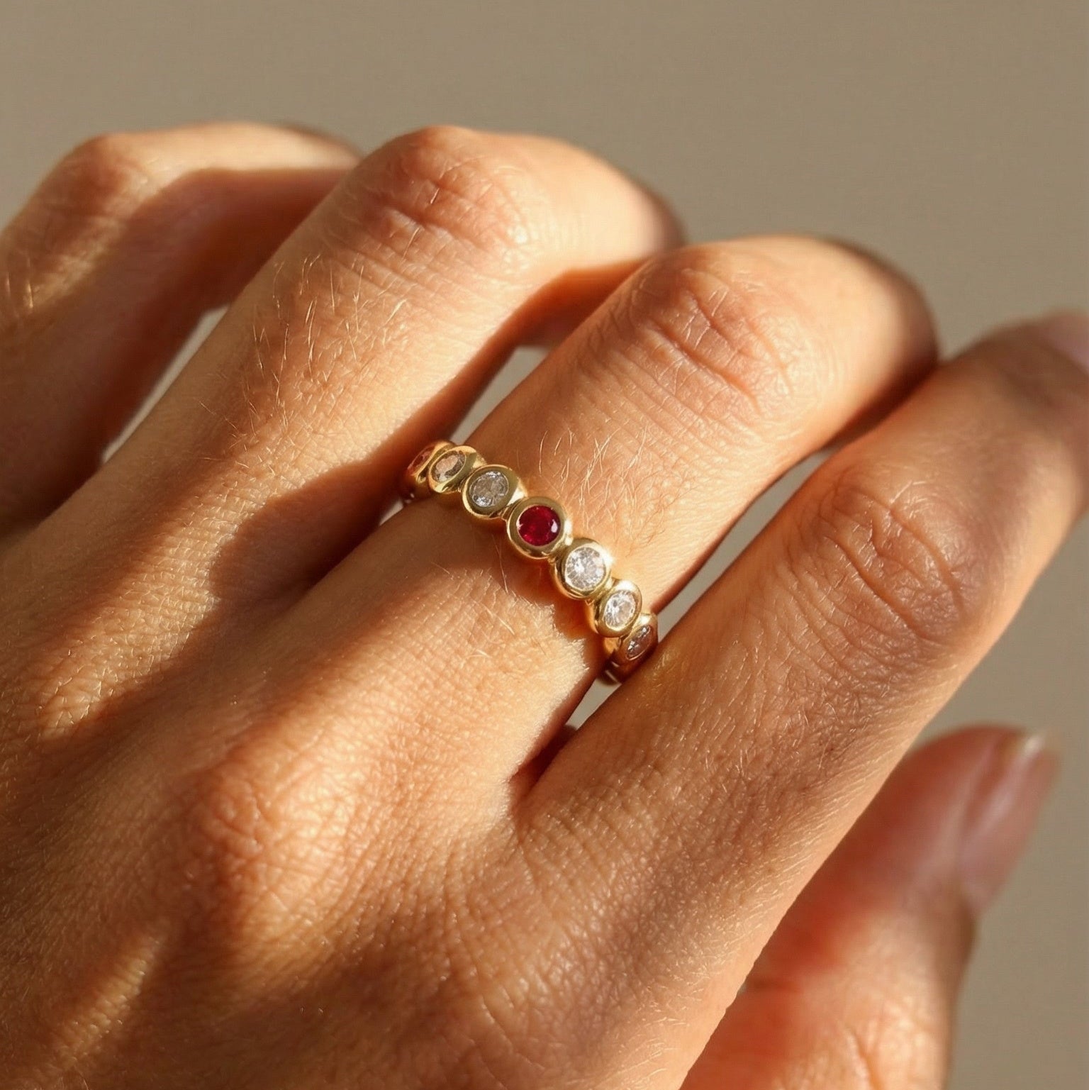 Memory-Ring aus 750 Gelbgold mit Diamanten & Rubinen - Honey Jewelry
