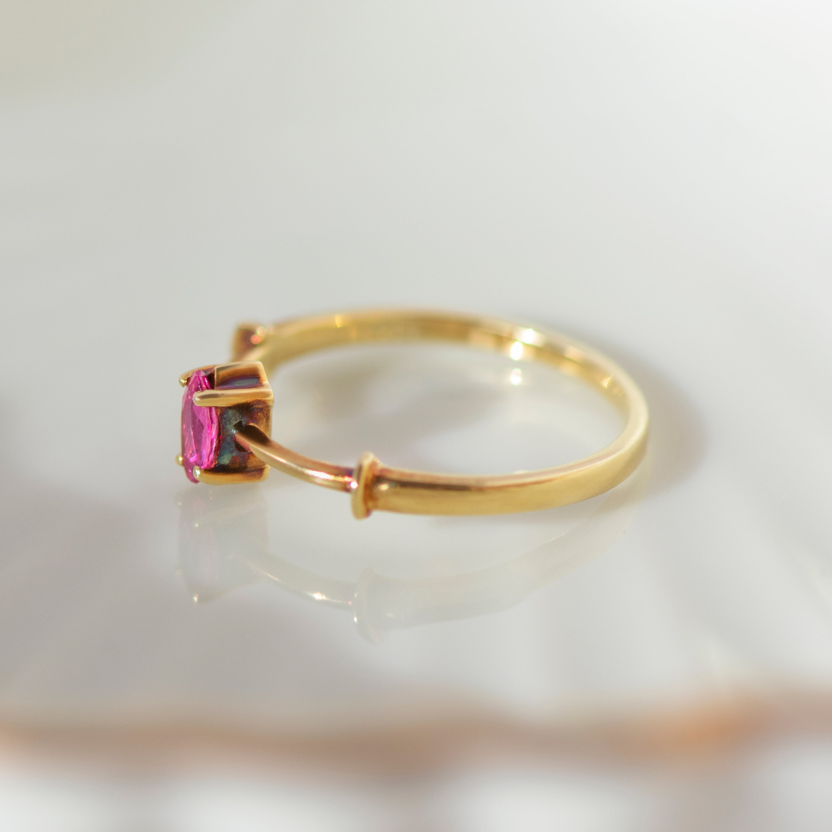 Mid-Century Rubin-Navette-Ring aus 585er Gelbgold