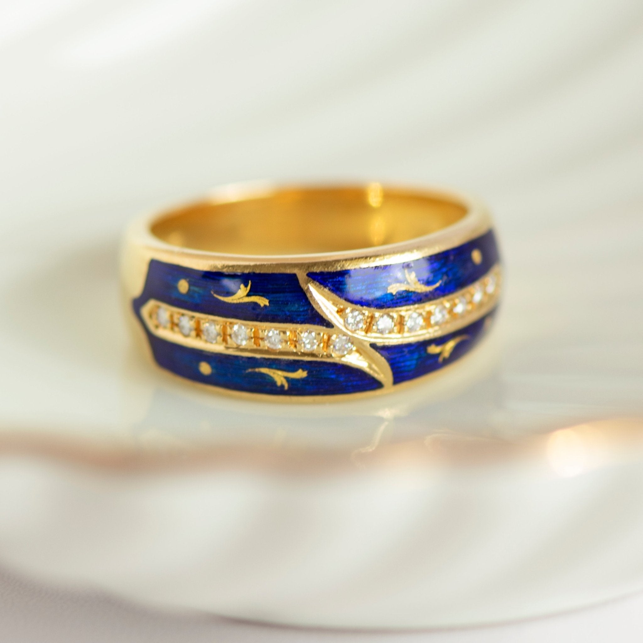 Original Fabergé Ring aus 750 Gelbgold mit blauem Email - Honey Jewelry