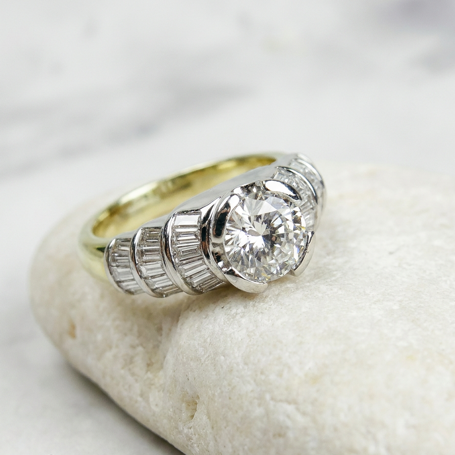 Magnificent 18 Karat Bicolor-Ring with diamonds