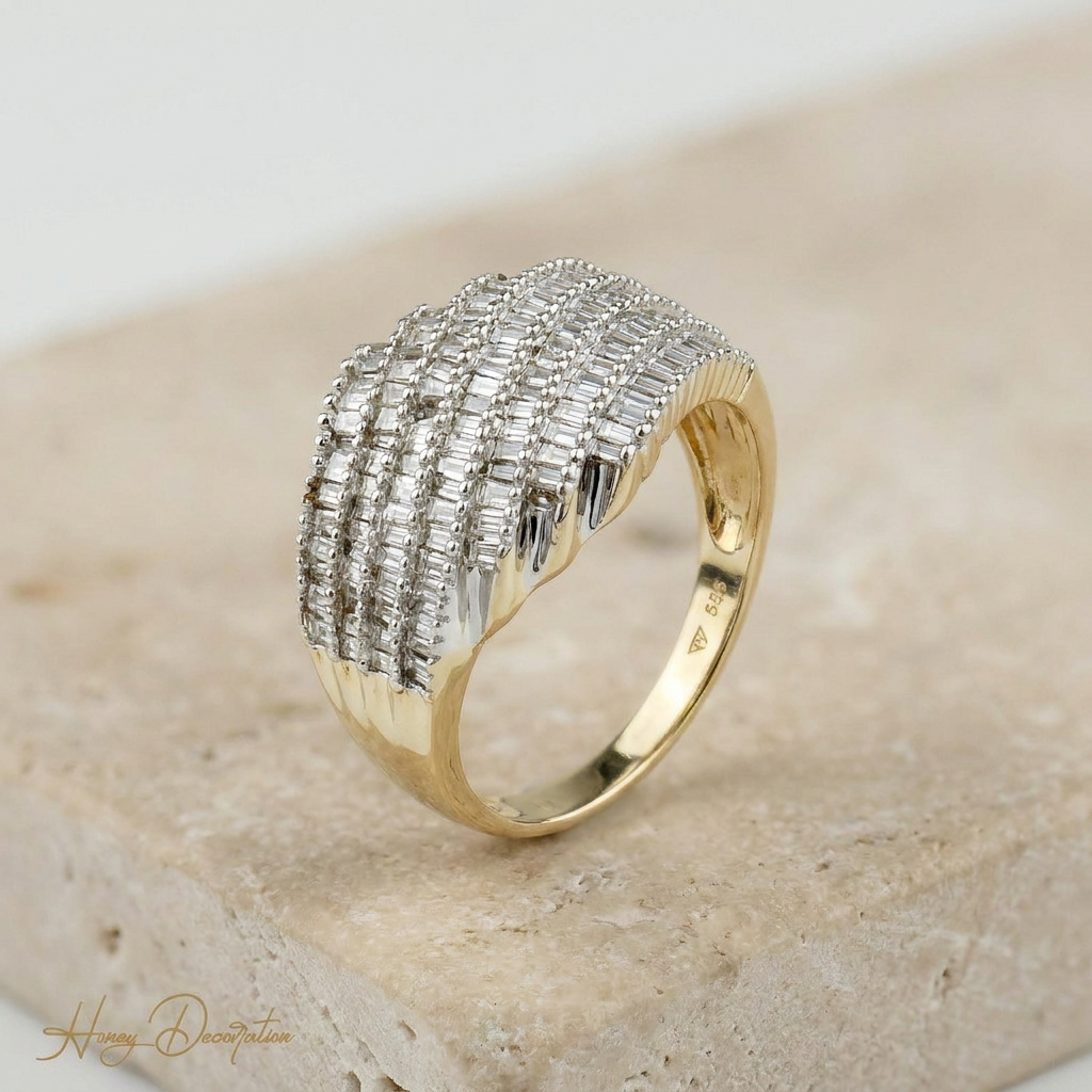 Magnificent gold ring from 585 gold with diamonds