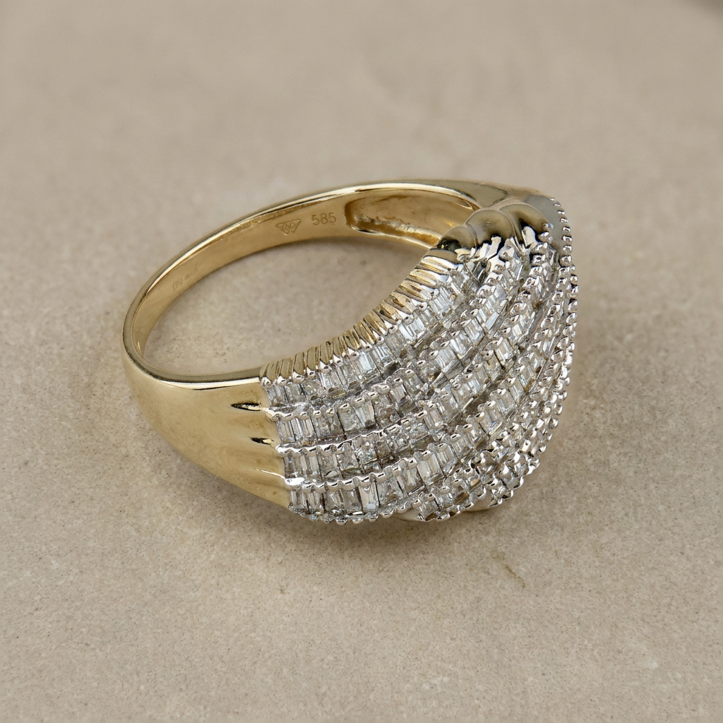 Magnificent gold ring from 585 gold with diamonds